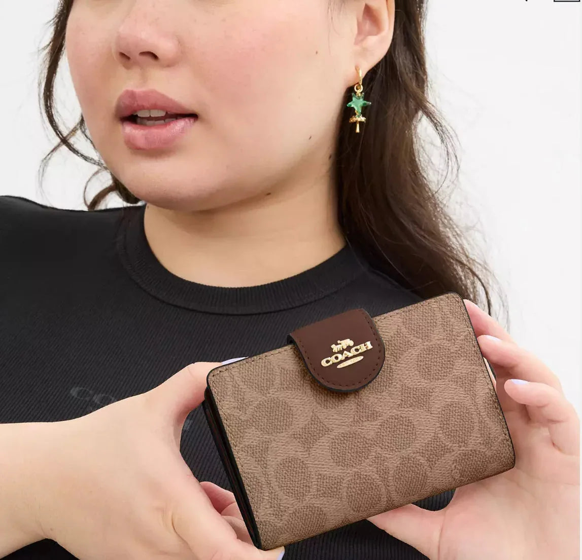 Coach Medium Corner Zip Wallet In Signature – Gold/Tan/Brown - Sneaker Türkiye