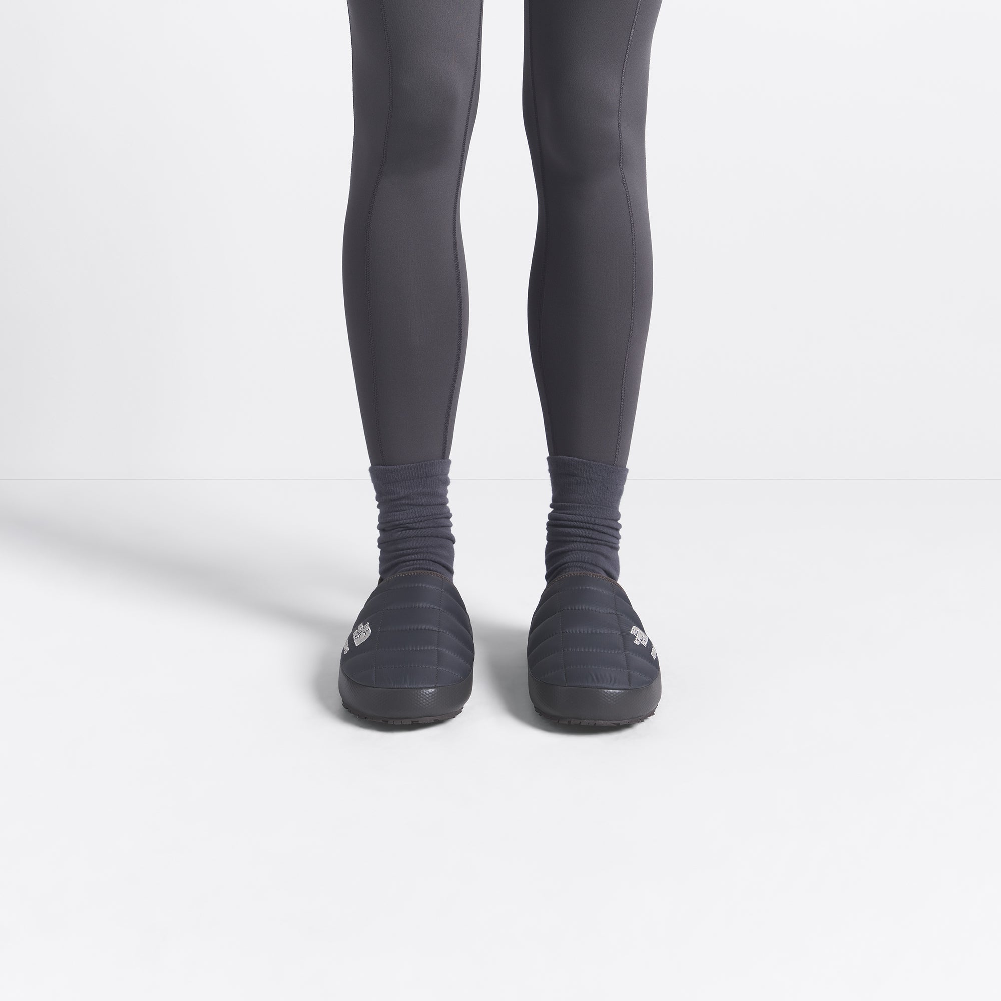 THE NORTH FACE X SKIMS THERMOBALL TRACTION MULE V | GUNMETAL - Sneaker Türkiye