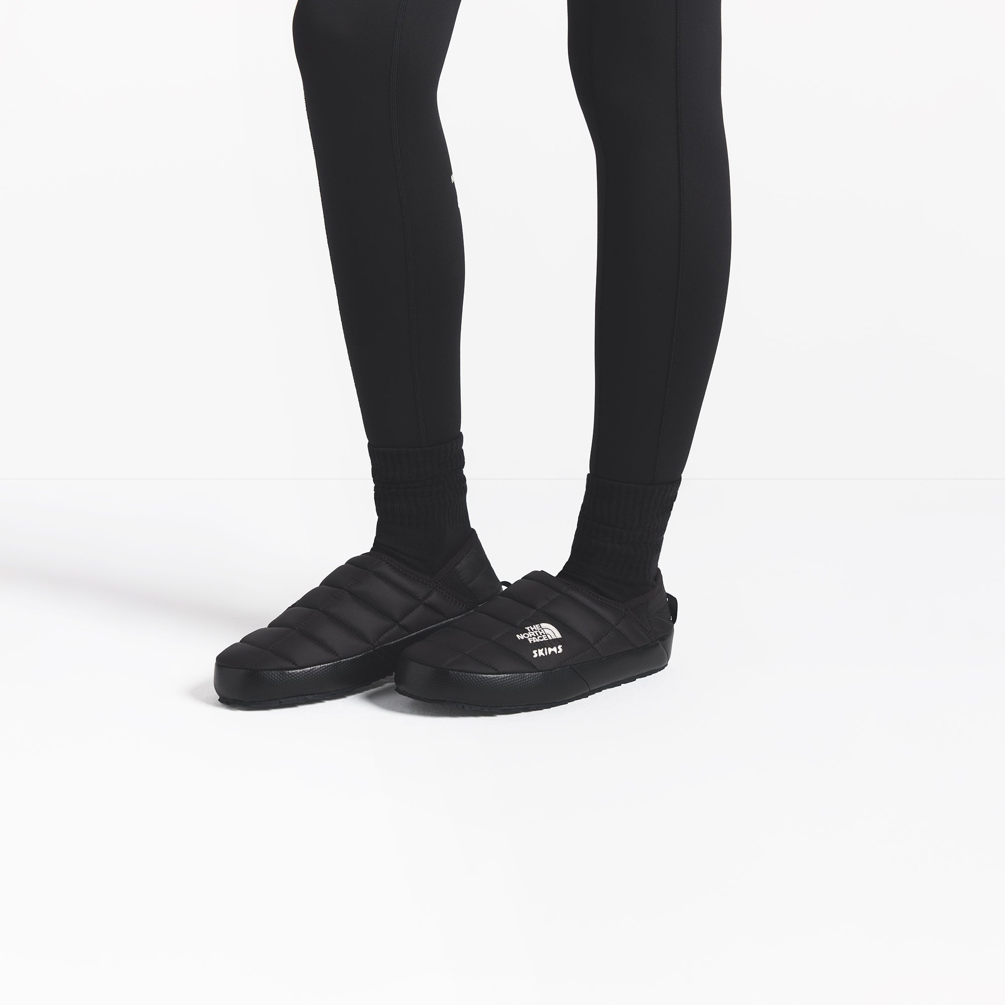 THE NORTH FACE X SKIMS THERMOBALL TRACTION MULE V | ONYX - Sneaker Türkiye