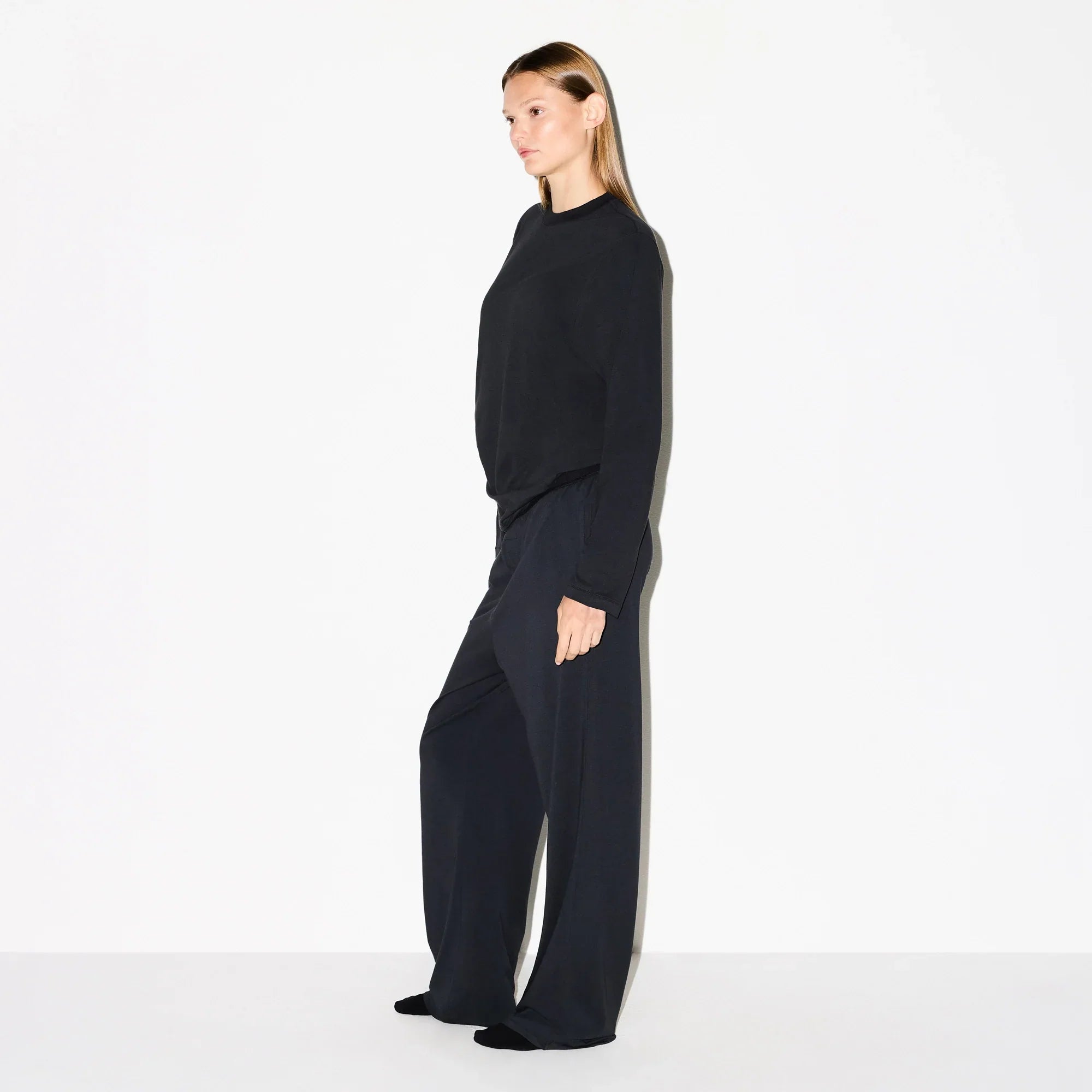 SKIMS BOYFRIEND LONG SLEEVE T-SHIRT | ONYX - Sneaker Türkiye