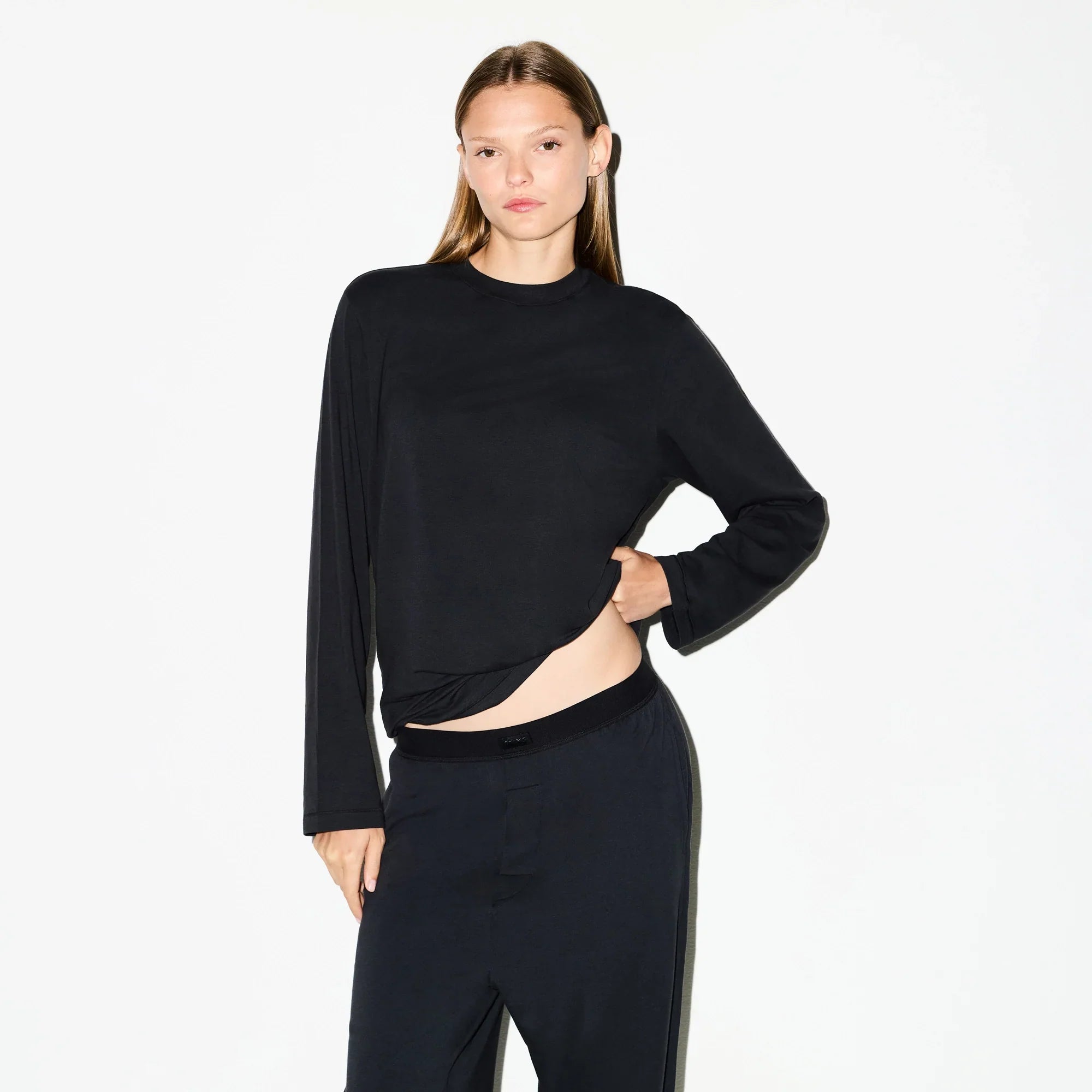 SKIMS BOYFRIEND LONG SLEEVE T-SHIRT | ONYX - Sneaker Türkiye
