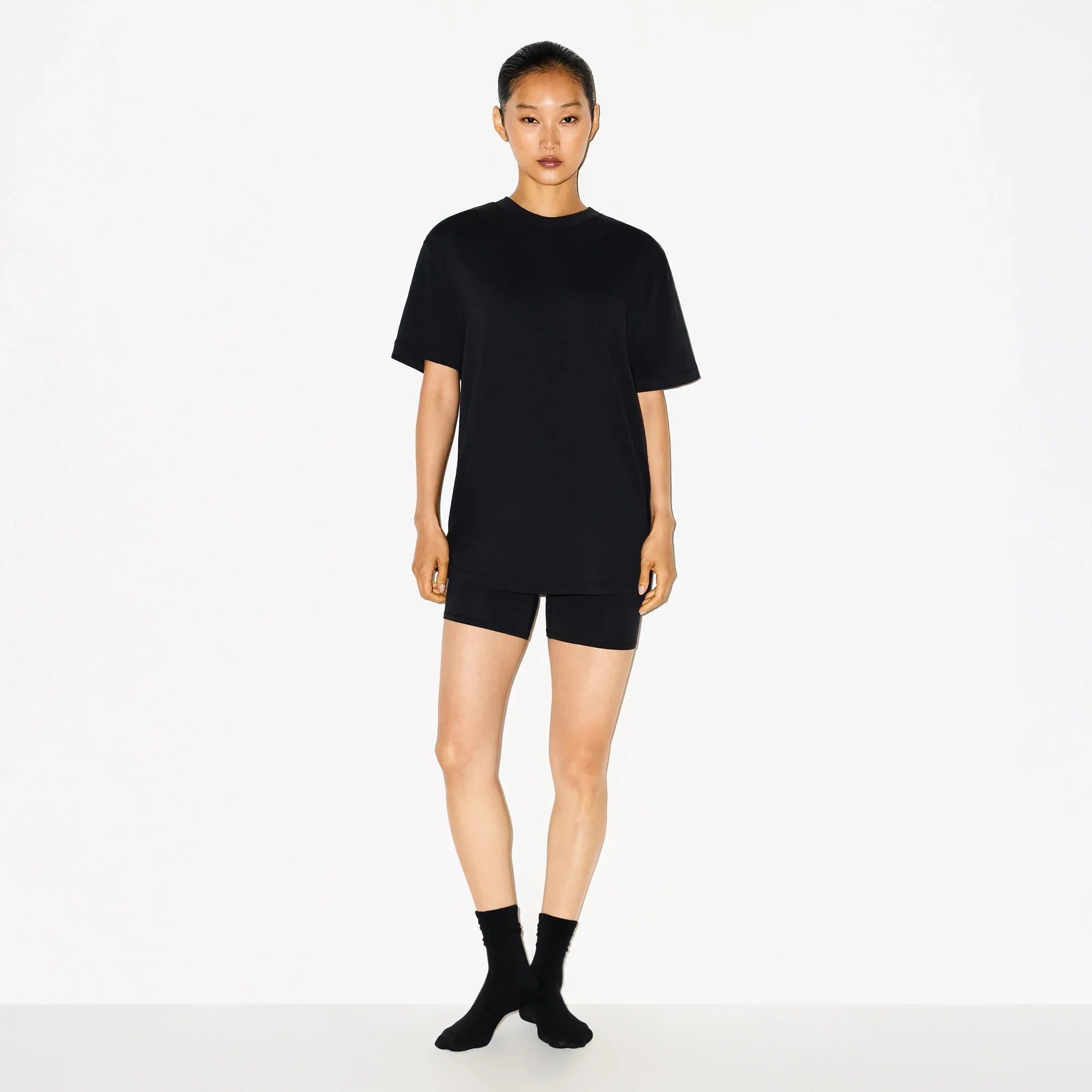SKIMS BOYFRIEND T-SHIRT | ONYX - Sneaker Türkiye