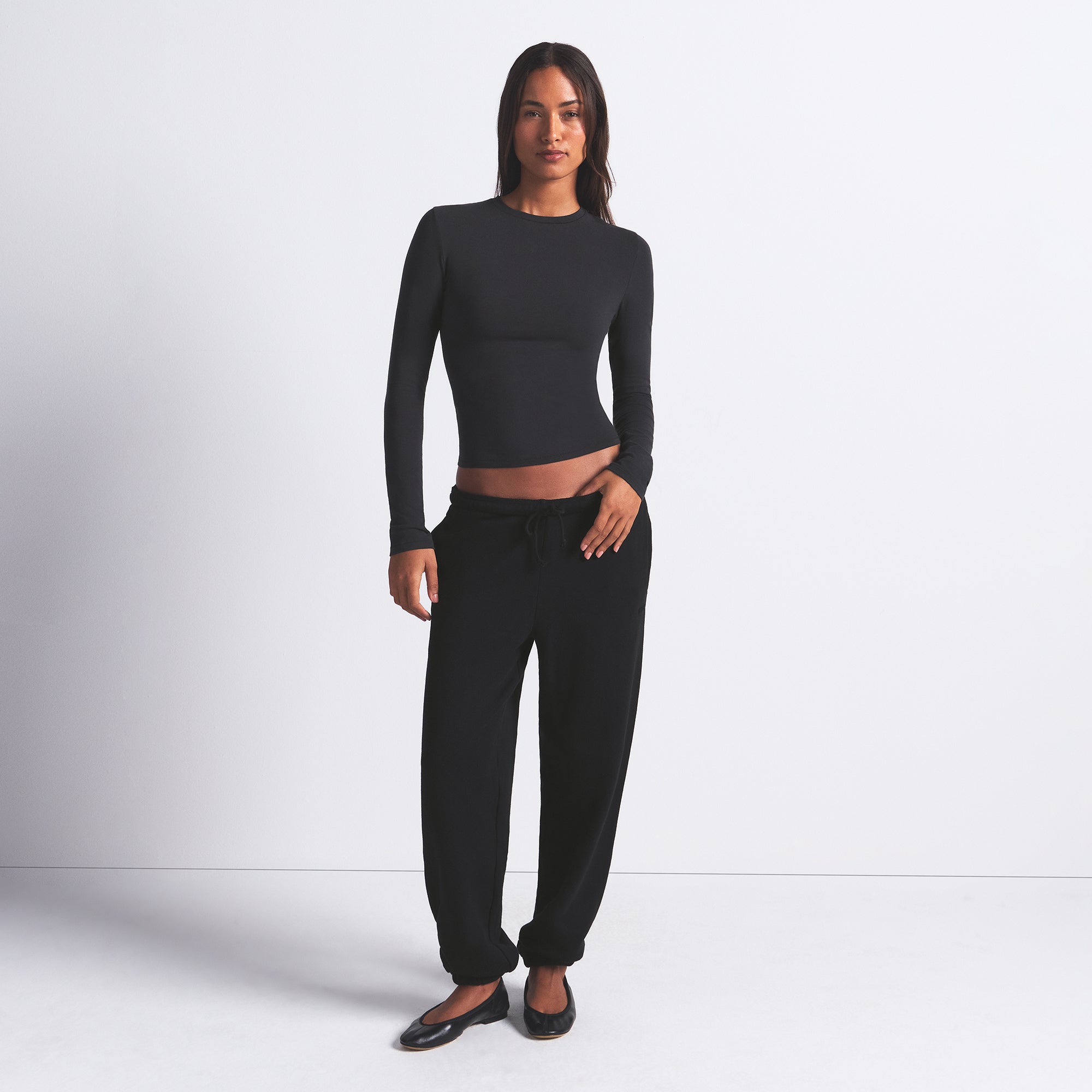 SKIMS COTTON JERSEY LONG SLEEVE T-SHIRT | SOOT - Sneaker Türkiye