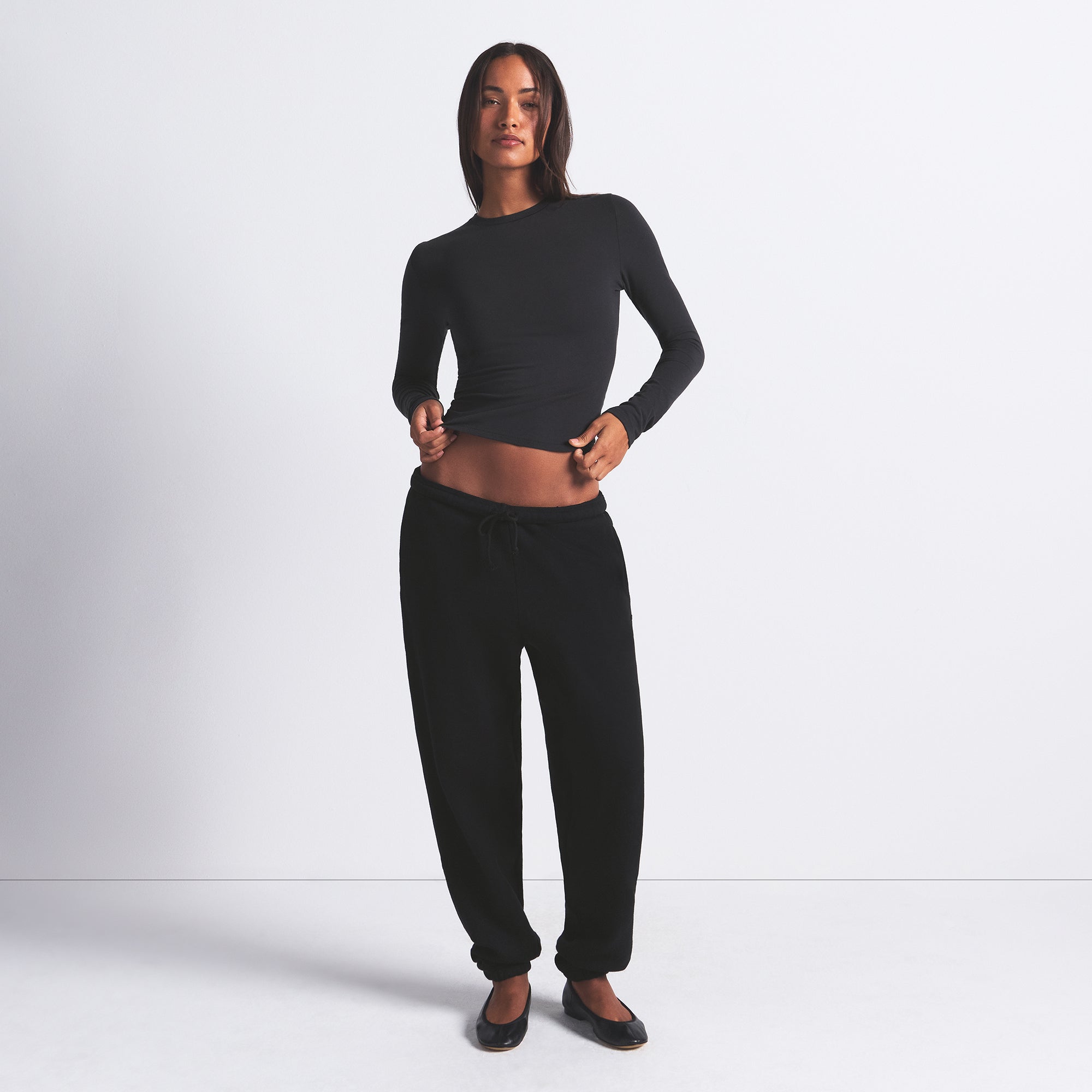 SKIMS COTTON JERSEY LONG SLEEVE T-SHIRT | SOOT - Sneaker Türkiye