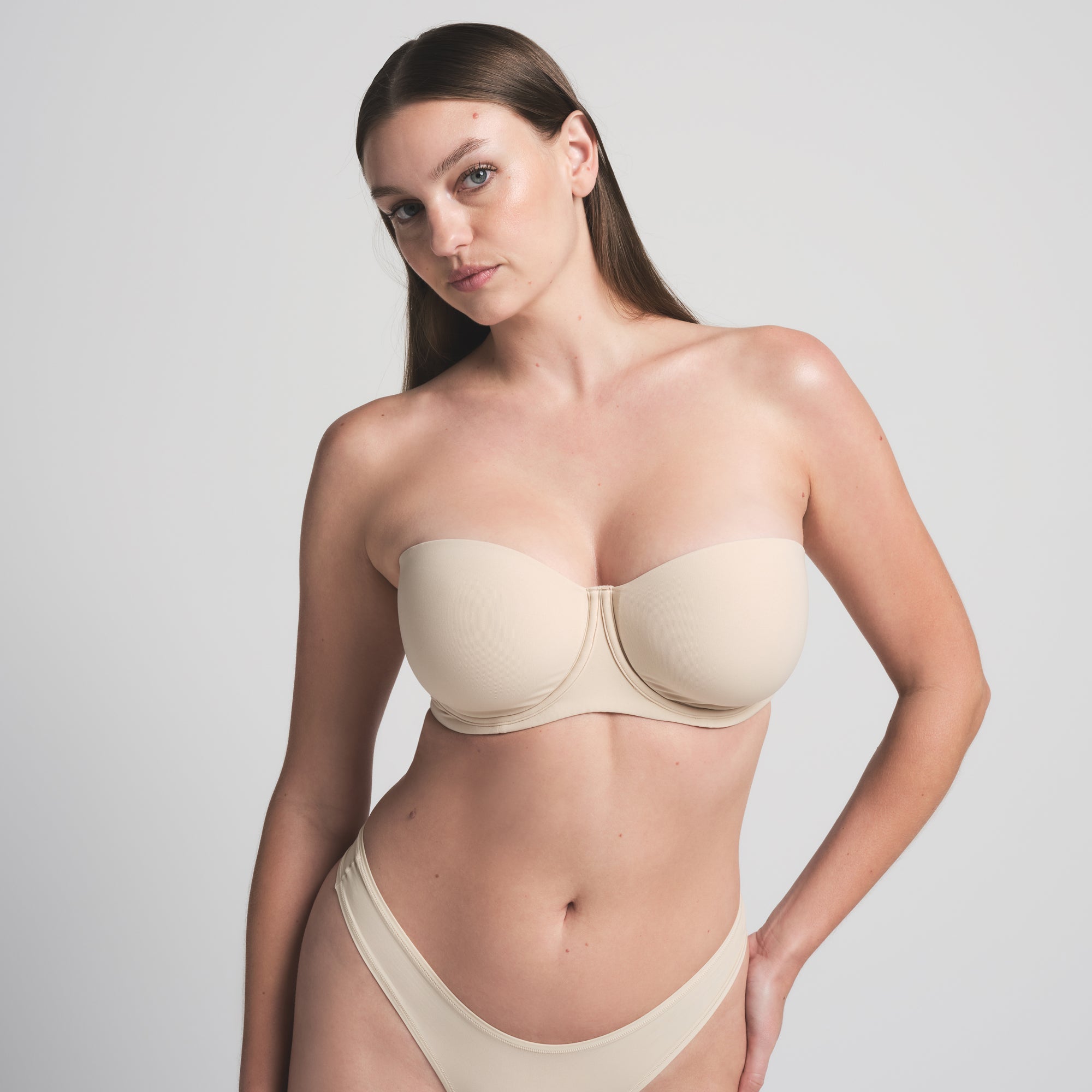SKIMS FITS EVERYBODY STRAPLESS BRA | SAND - Sneaker Türkiye