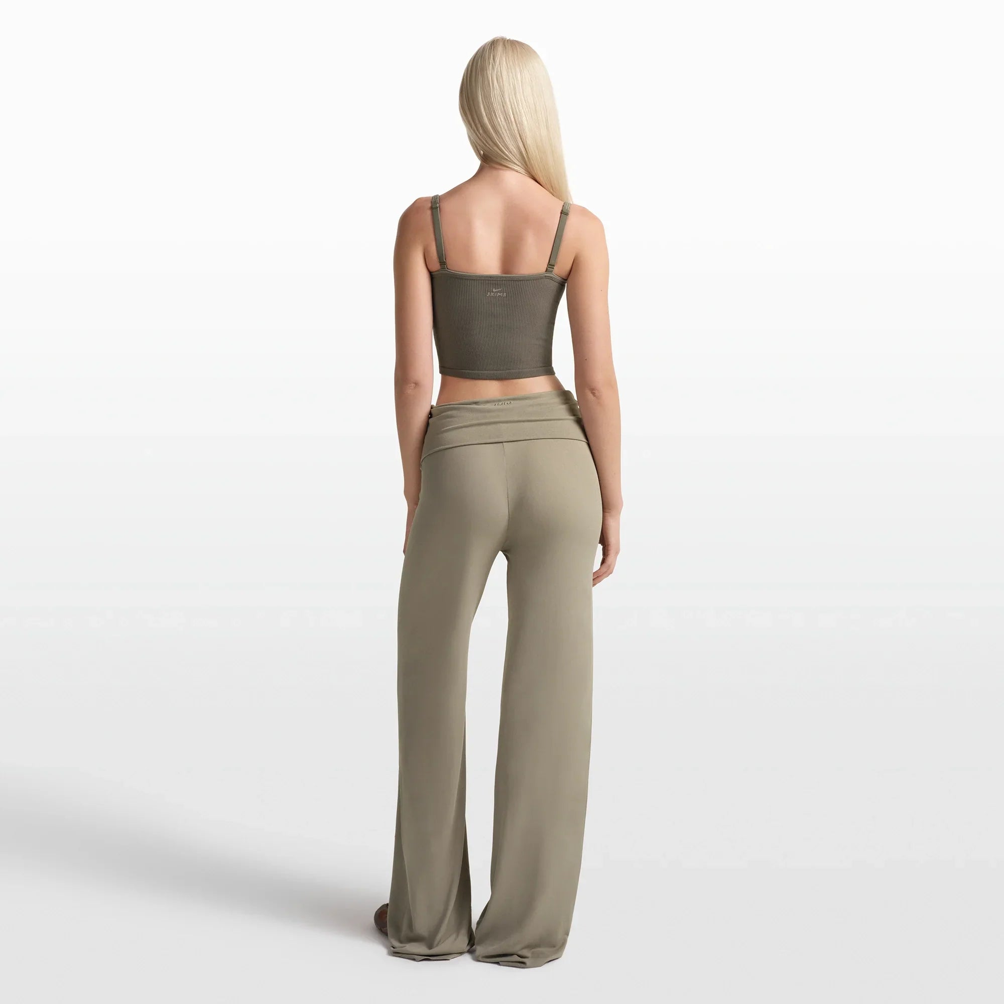NikeSKIMS RIBBED SEAMLESS CAMI | DUSTY OAKMOSS - Sneaker Türkiye