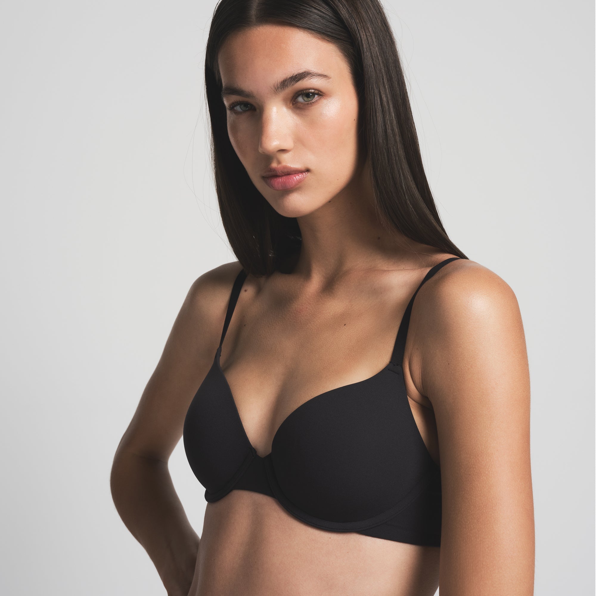 SKIMS FITS EVERYBODY T-SHIRT BRA | ONYX - Sneaker Türkiye