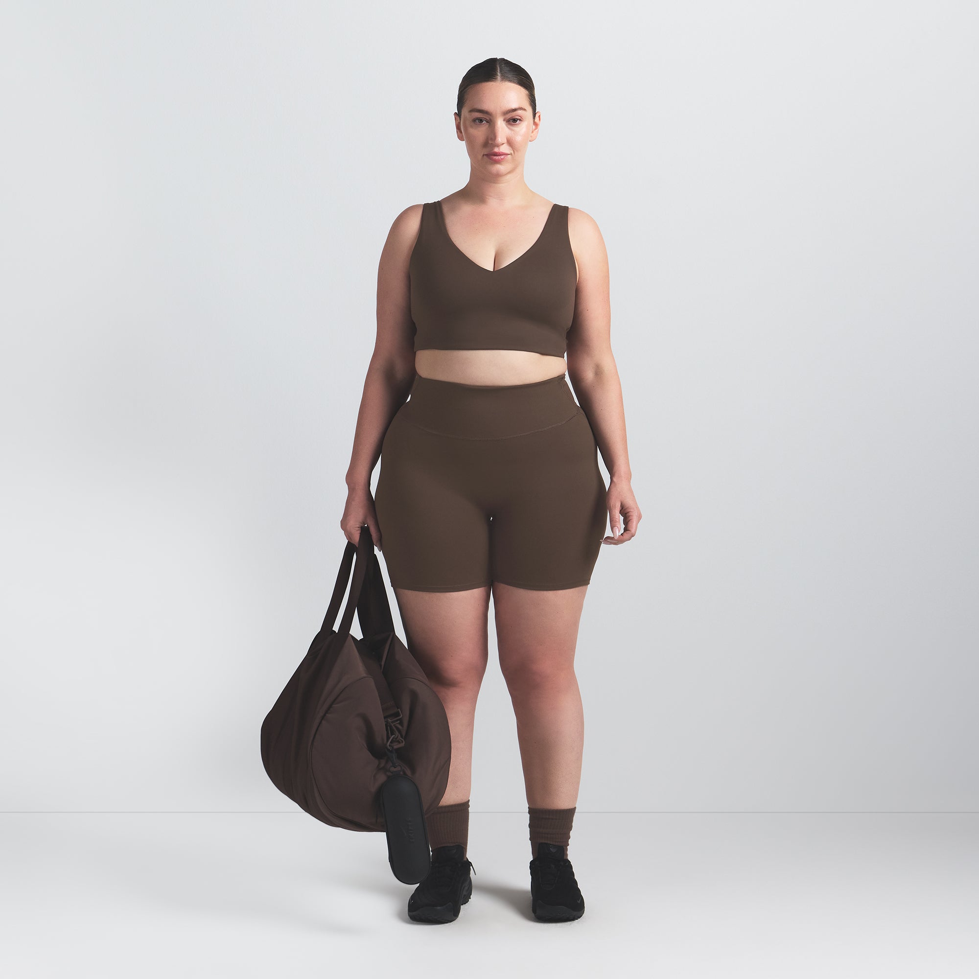 NikeSKIMS MATTE V-NECK BRA TOP | DARK SEPIA - Sneaker Türkiye