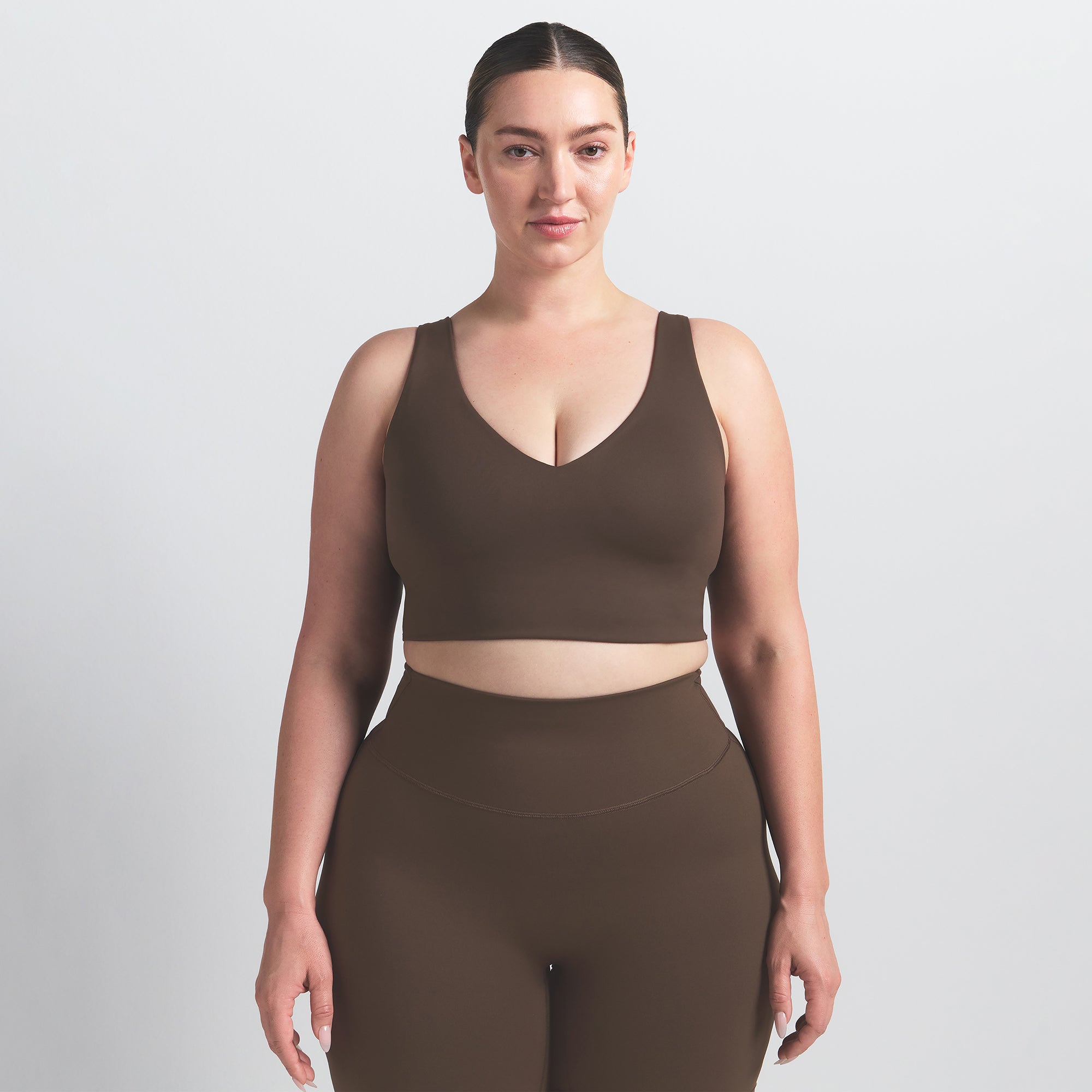 NikeSKIMS MATTE V-NECK BRA TOP | DARK SEPIA - Sneaker Türkiye