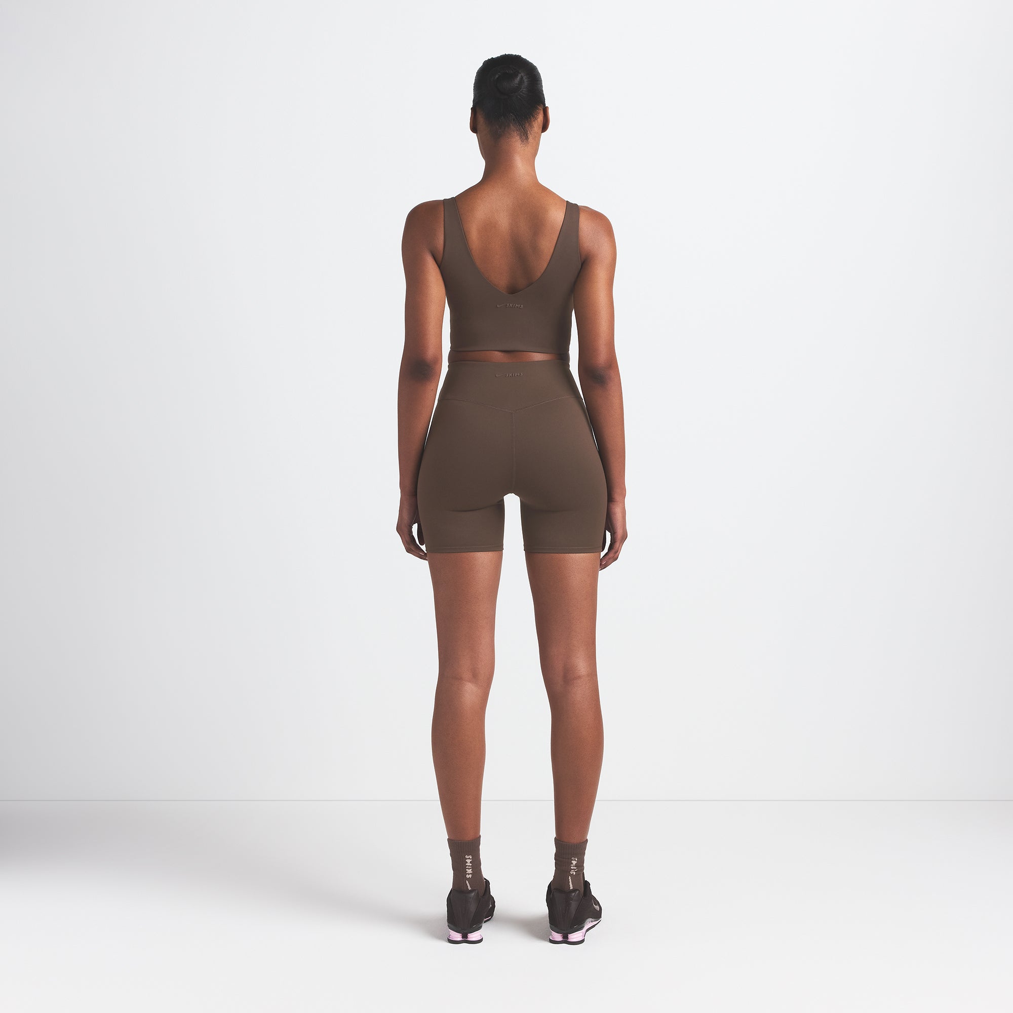 NikeSKIMS MATTE V-NECK BRA TOP | DARK SEPIA - Sneaker Türkiye