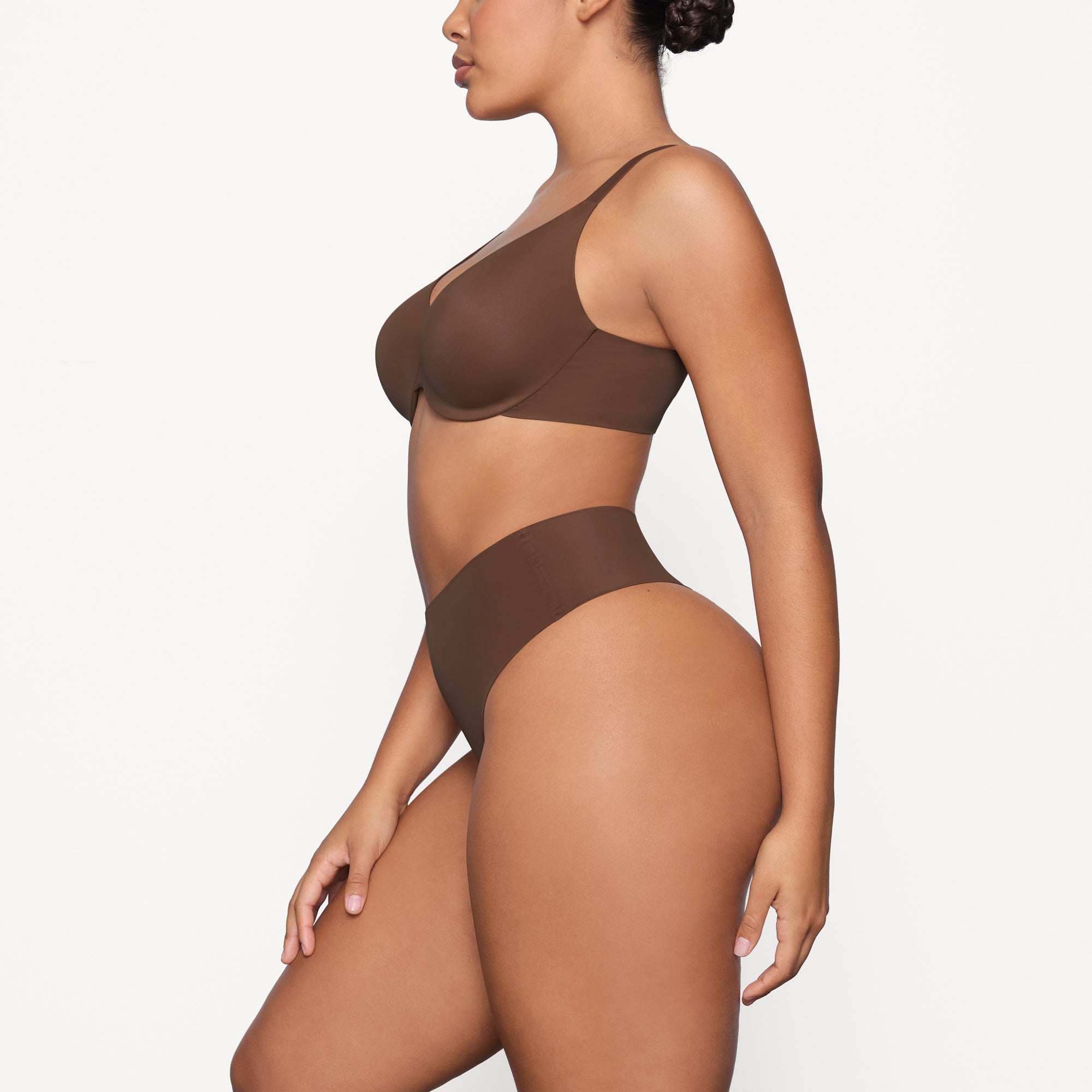 SKIMS SMOOTHING INTIMATES UNLINED FULL COVERAGE BRA | JASPER - Sneaker Türkiye