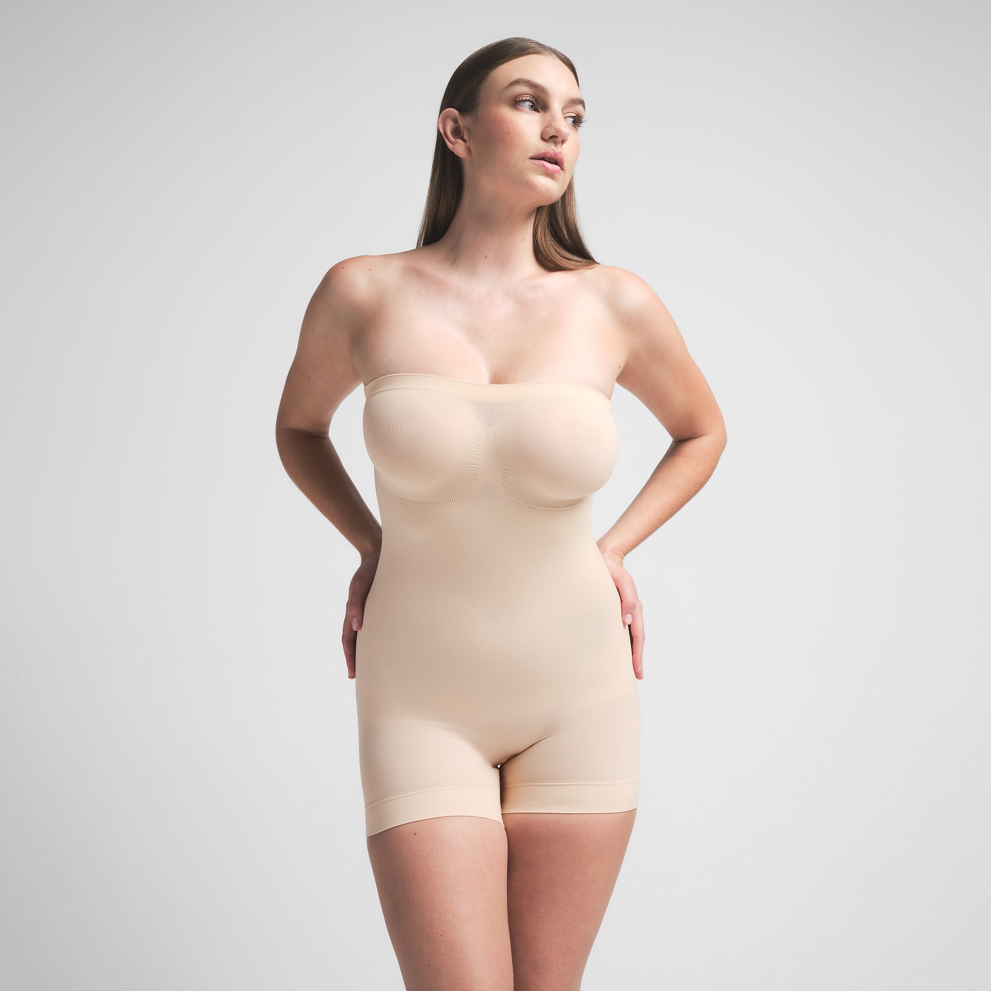 SKIMS SEAMLESS SCULPT STRAPLESS SHORTIE BODYSUIT | SAND - Sneaker Türkiye