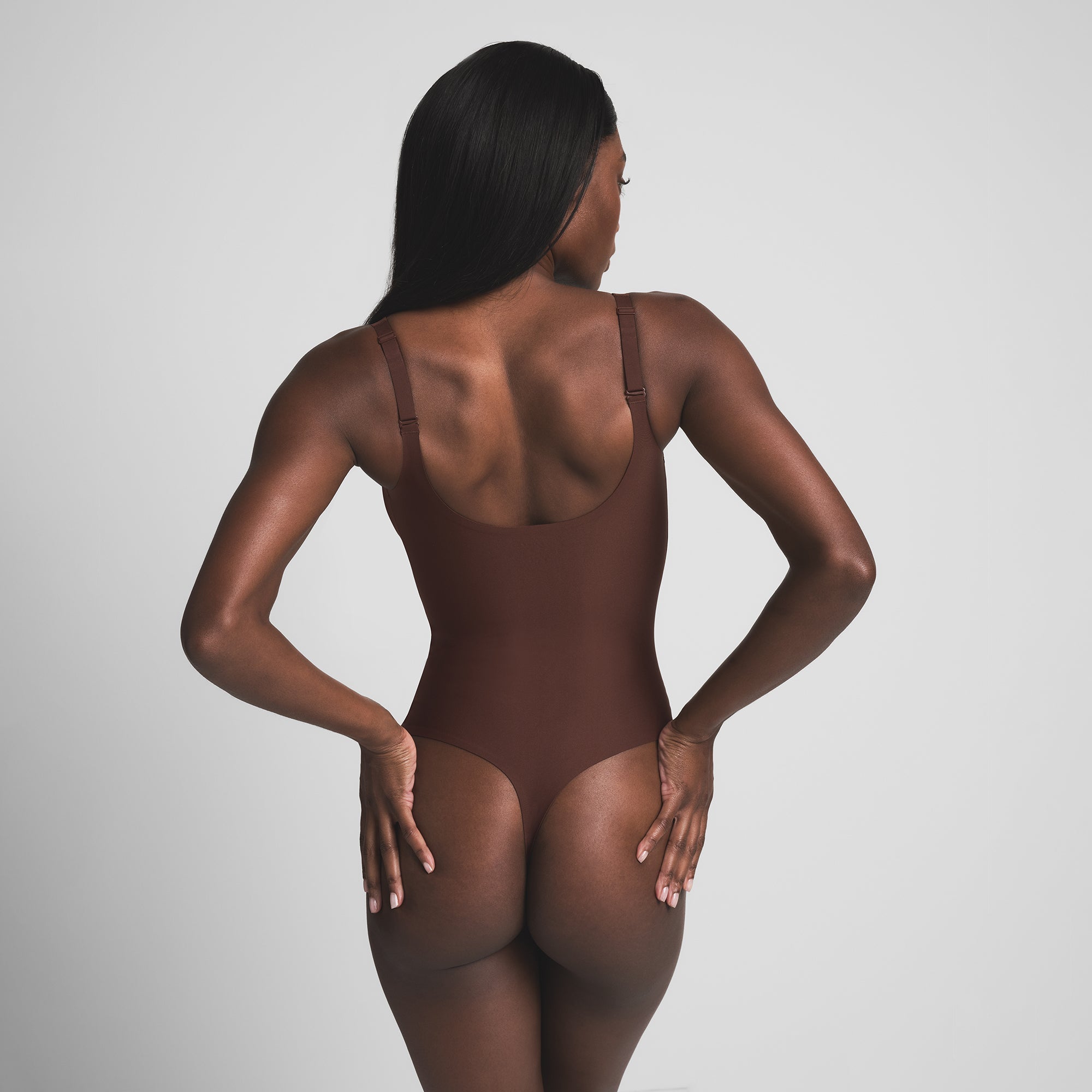SKIMS BODY UNLINED PLUNGE THONG BODYSUIT | COCOA - Sneaker Türkiye