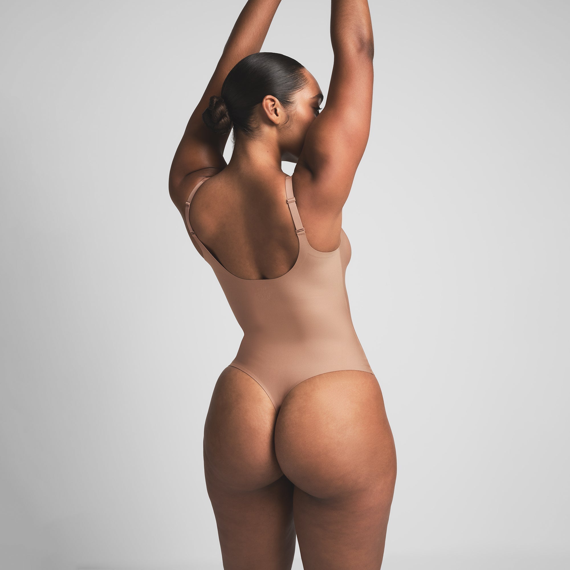 SKIMS BODY UNLINED PLUNGE THONG BODYSUIT | SIENNA - Sneaker Türkiye