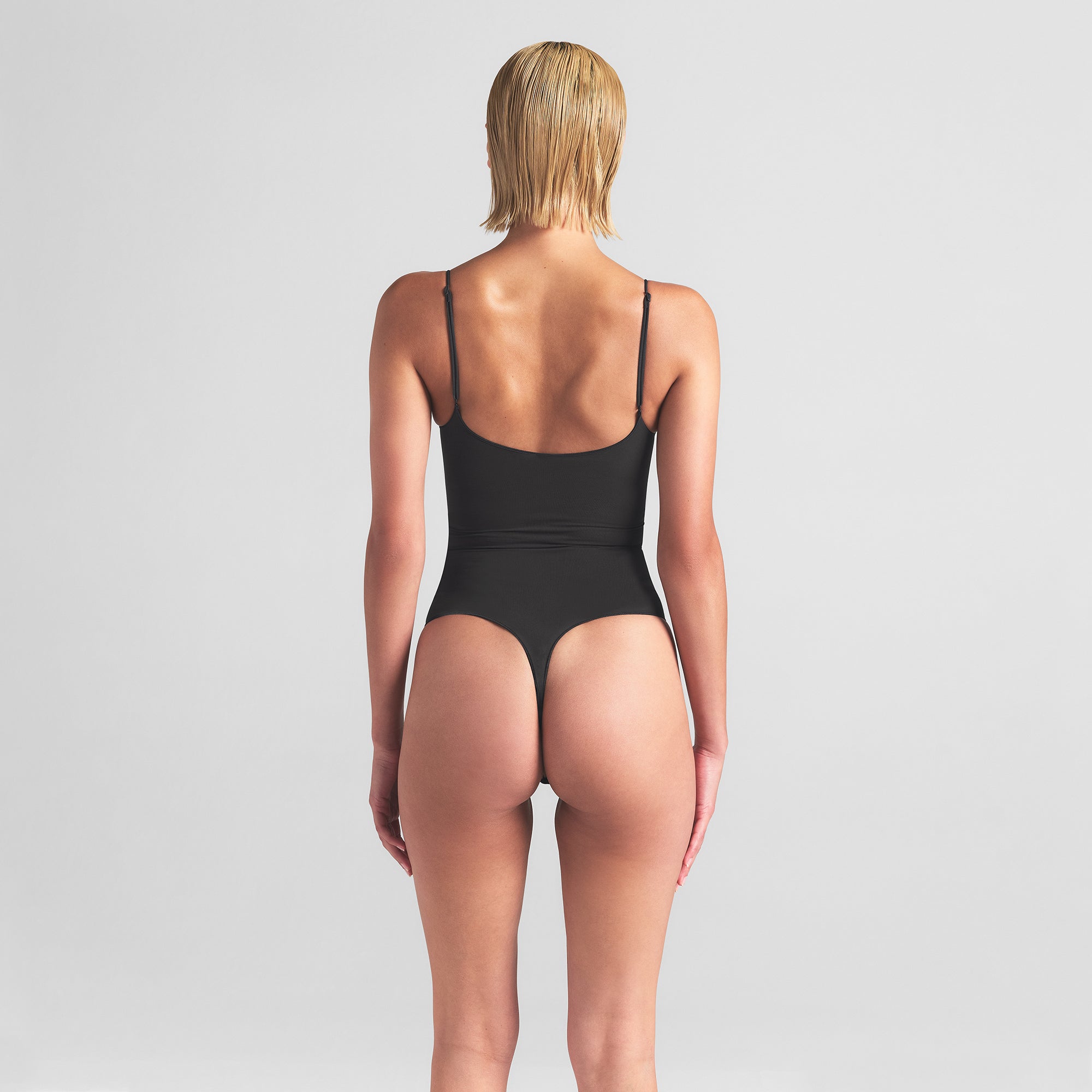 SKIMS SHEER SEAMLESS THONG BODYSUIT | ONYX - Sneaker Türkiye