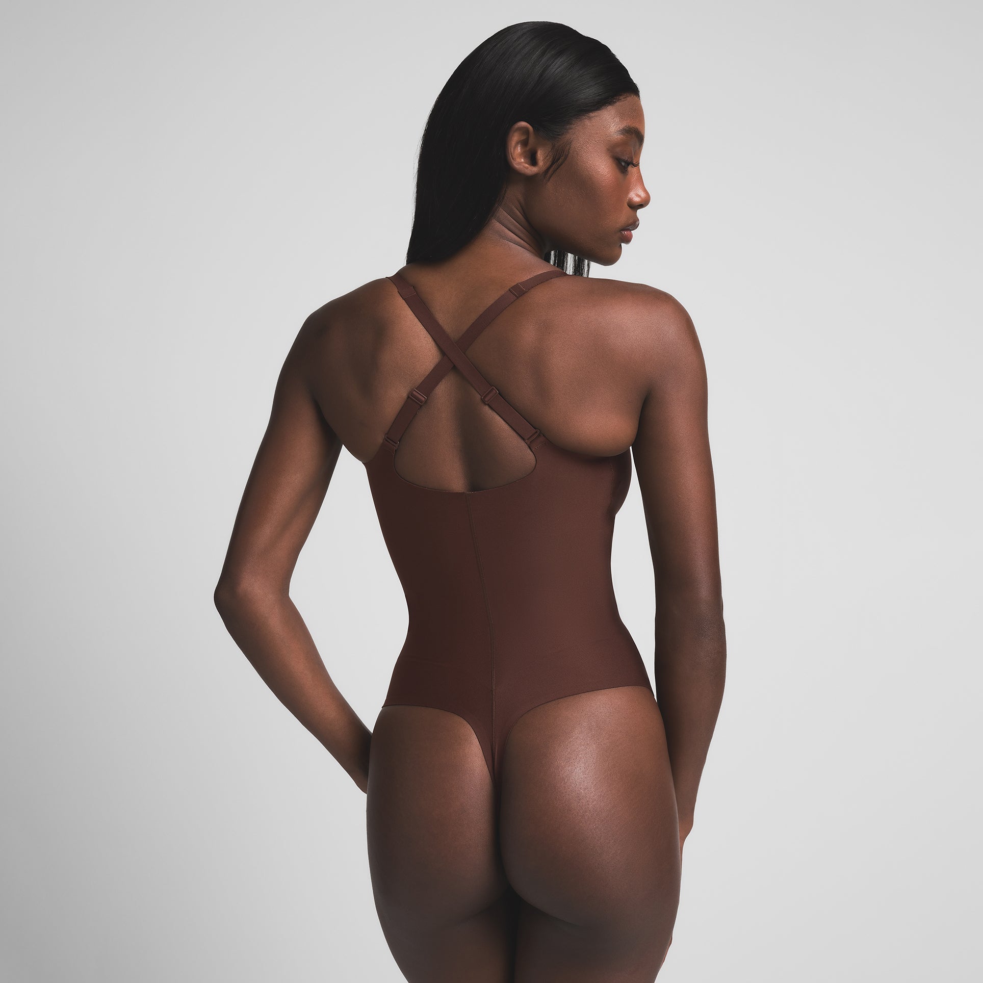 SKIMS BODY CORE SCULPT PLUNGE THONG BODYSUIT | COCOA - Sneaker Türkiye