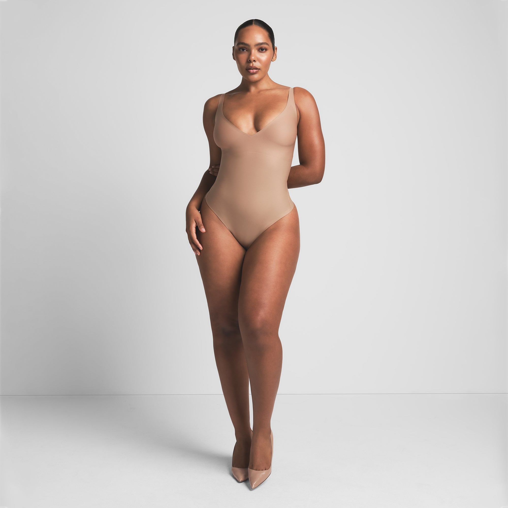 SKIMS BODY CORE SCULPT PLUNGE THONG BODYSUIT | SIENNA - Sneaker Türkiye