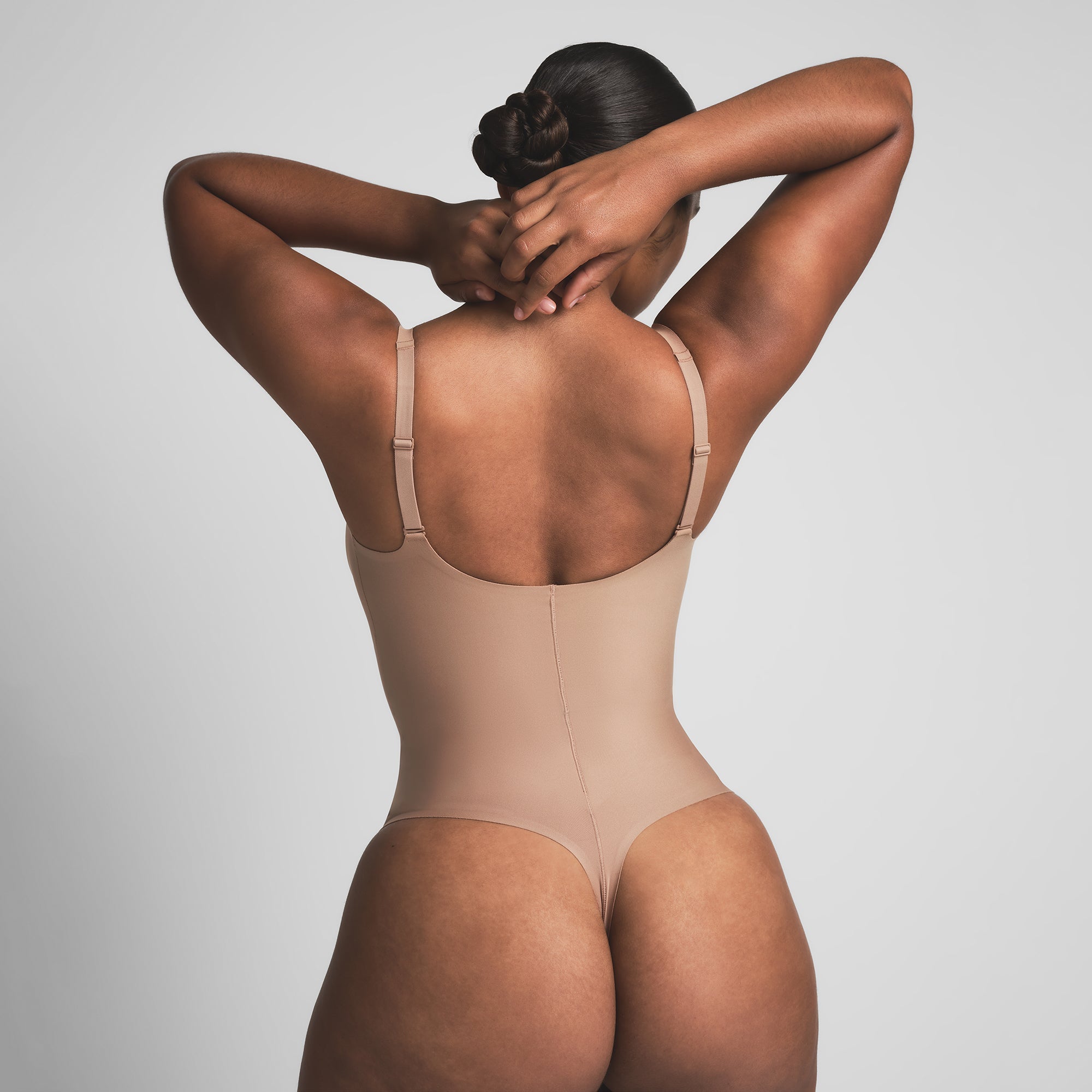 SKIMS BODY CORE SCULPT PLUNGE THONG BODYSUIT | SIENNA - Sneaker Türkiye
