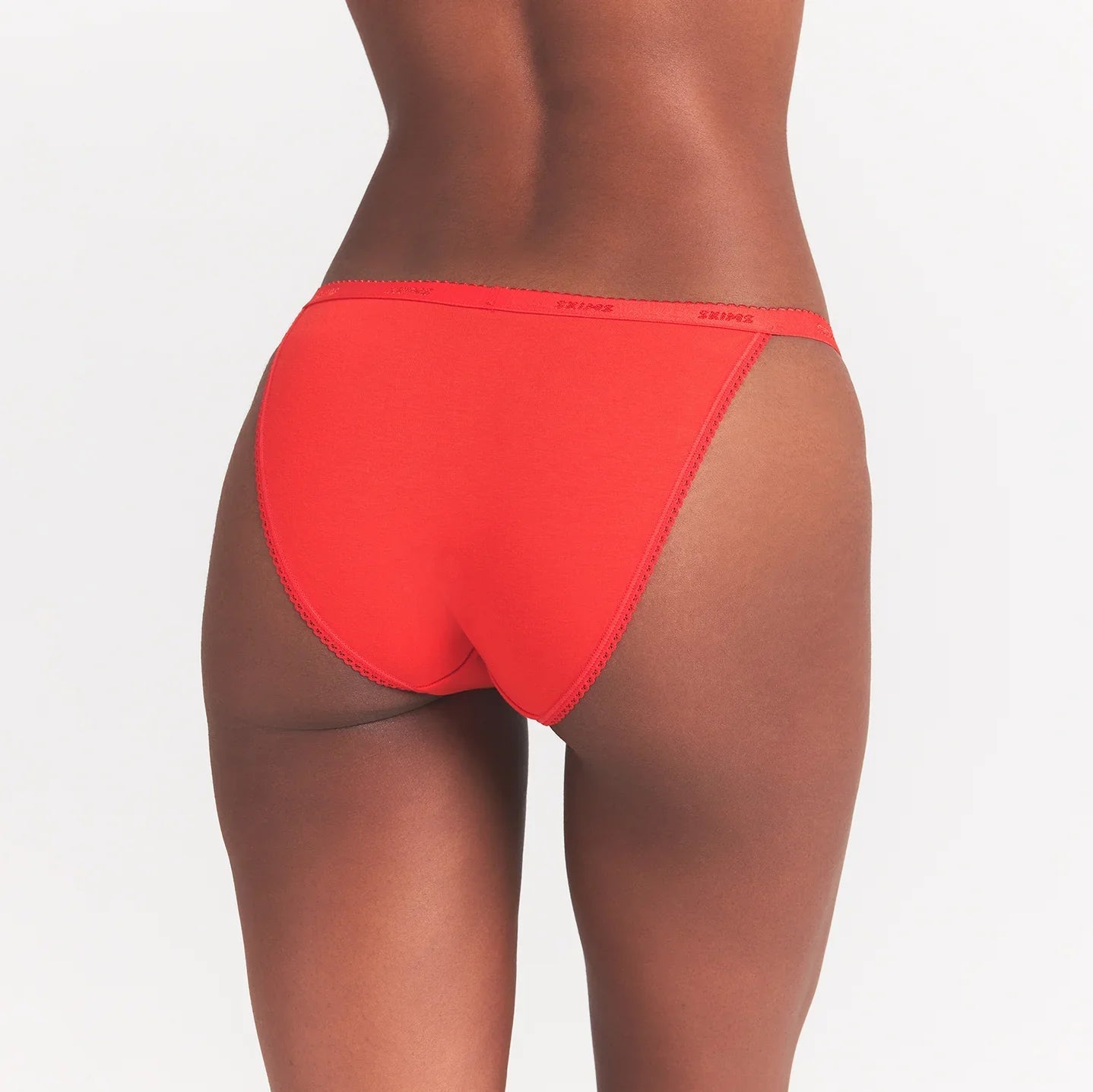 SKIMS LIGHTWEIGHT COTTON LOGO PICOT STRING BIKINI | RUBY TONAL - Sneaker Türkiye