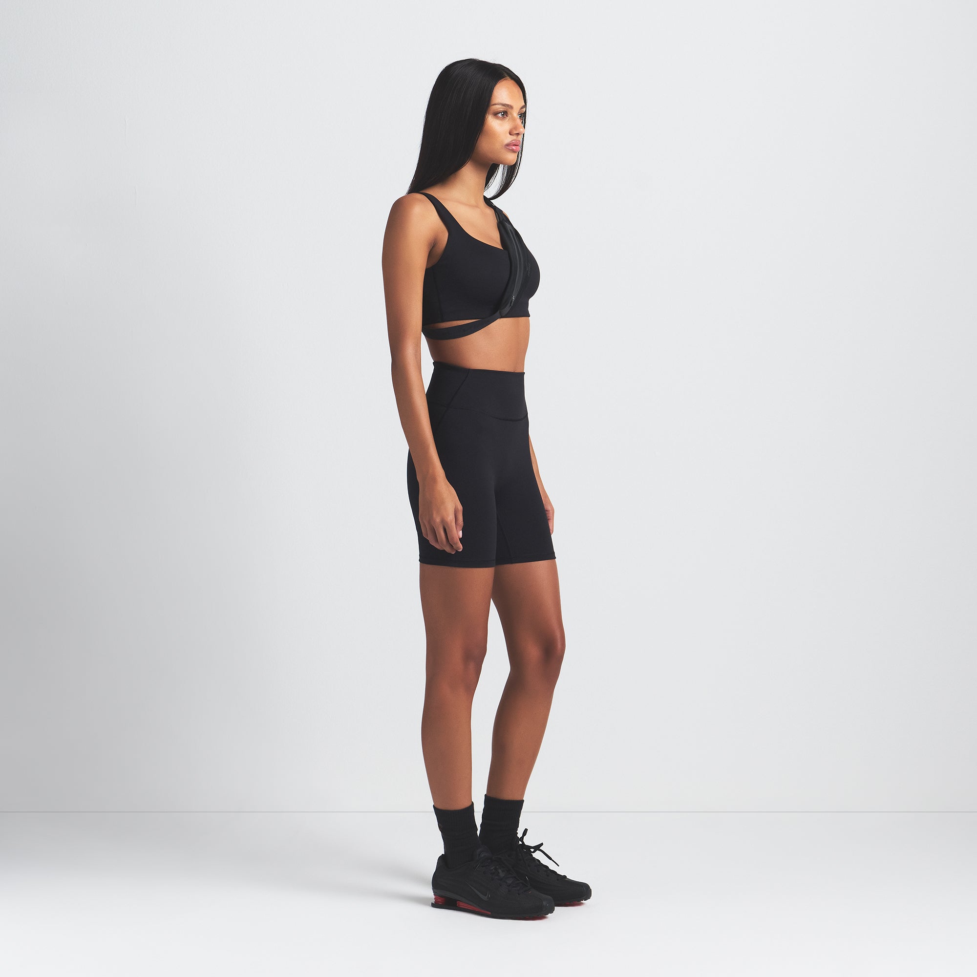 NikeSKIMS MATTE 5″ BIKER SHORT | OBSIDIAN - Sneaker Türkiye