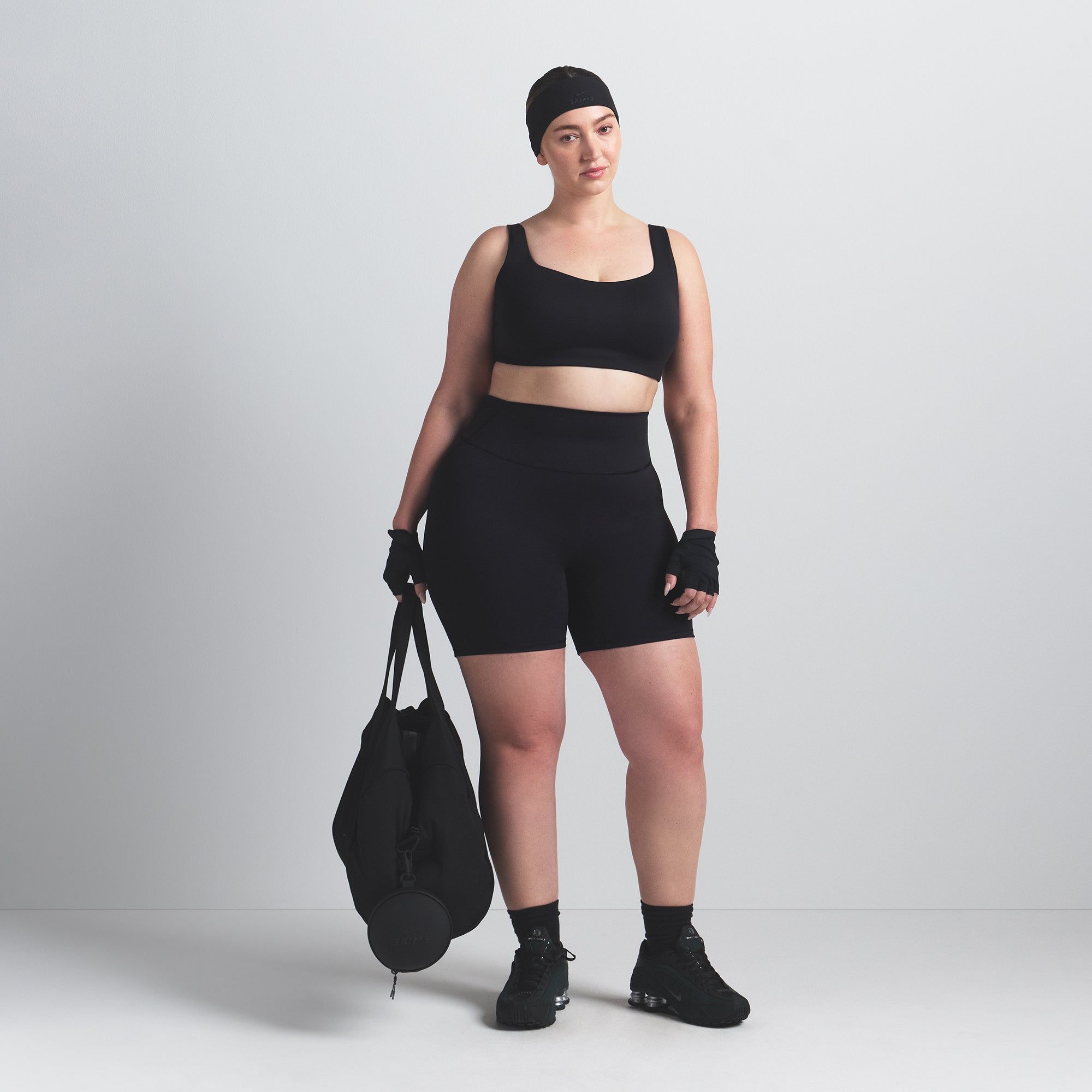 NikeSKIMS MATTE 5″ BIKER SHORT | OBSIDIAN - Sneaker Türkiye