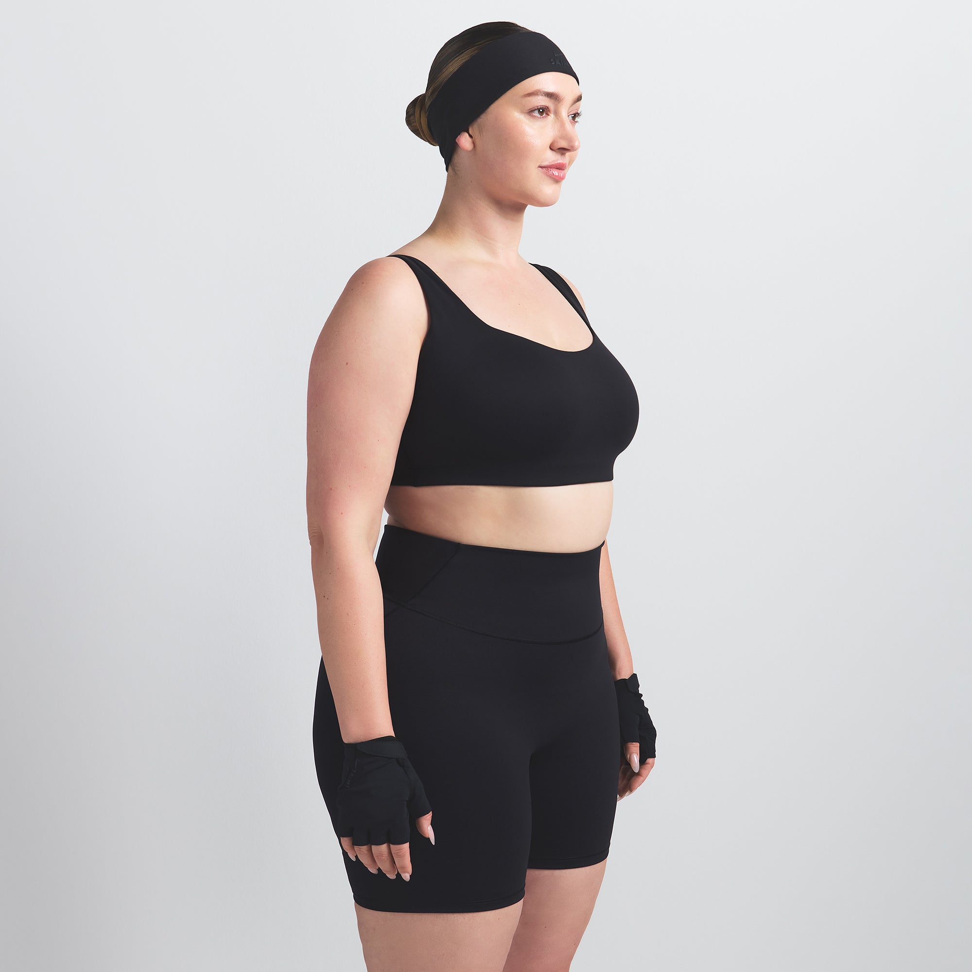NikeSKIMS MATTE 5″ BIKER SHORT | OBSIDIAN - Sneaker Türkiye