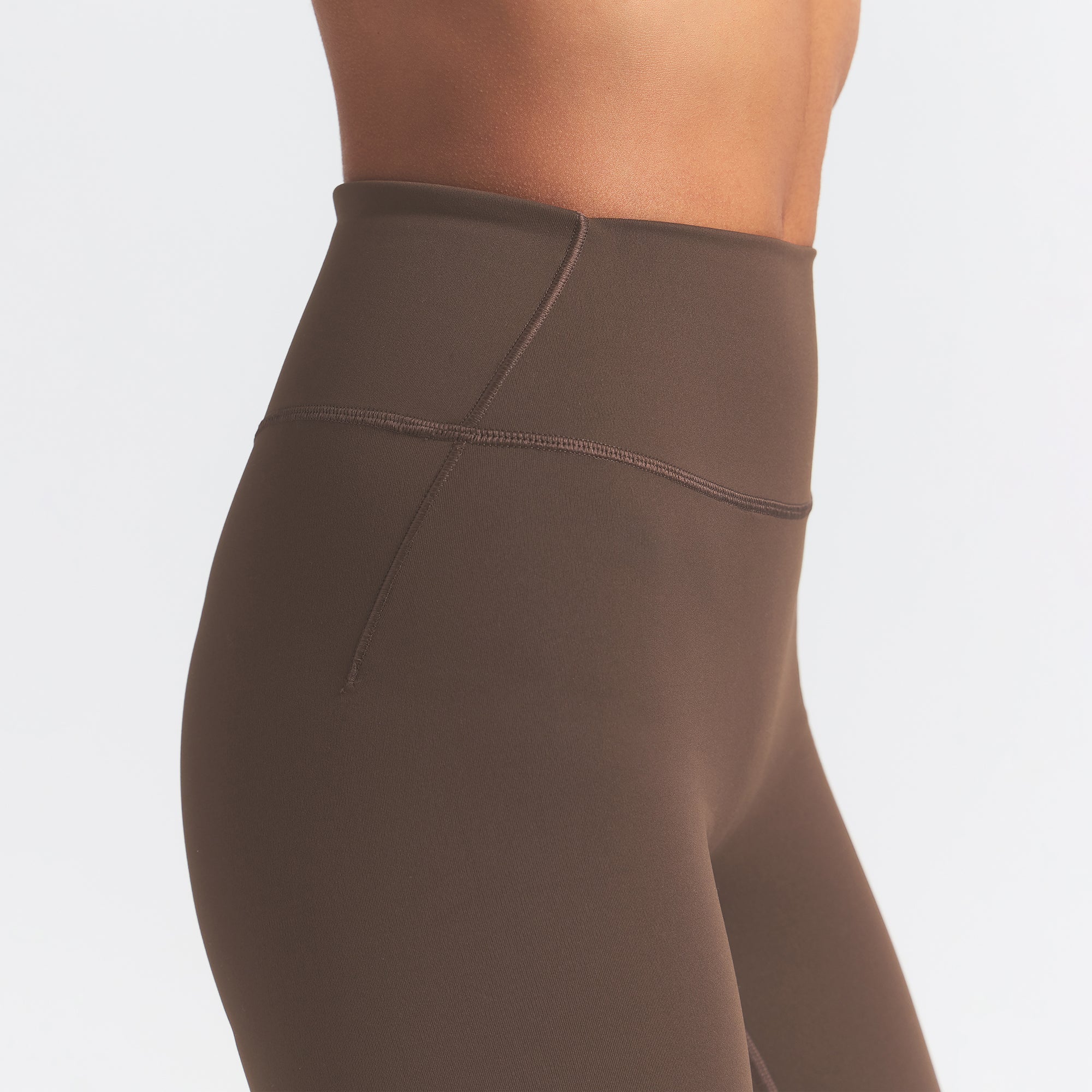 NikeSKIMS MATTE 7″ BIKER SHORT | DARK SEPIA - Sneaker Türkiye