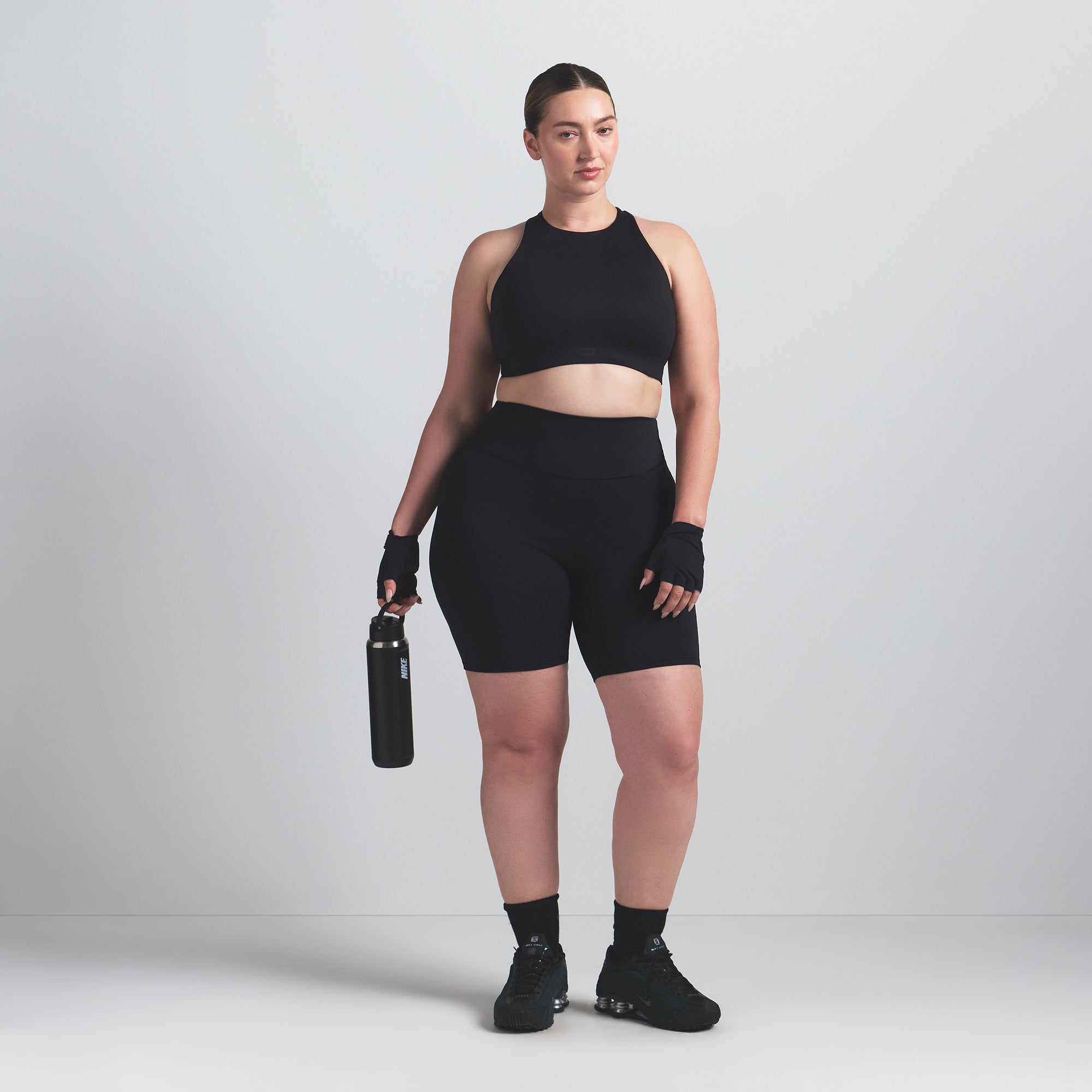 NikeSKIMS MATTE 7″ BIKER SHORT | OBSIDIAN - Sneaker Türkiye