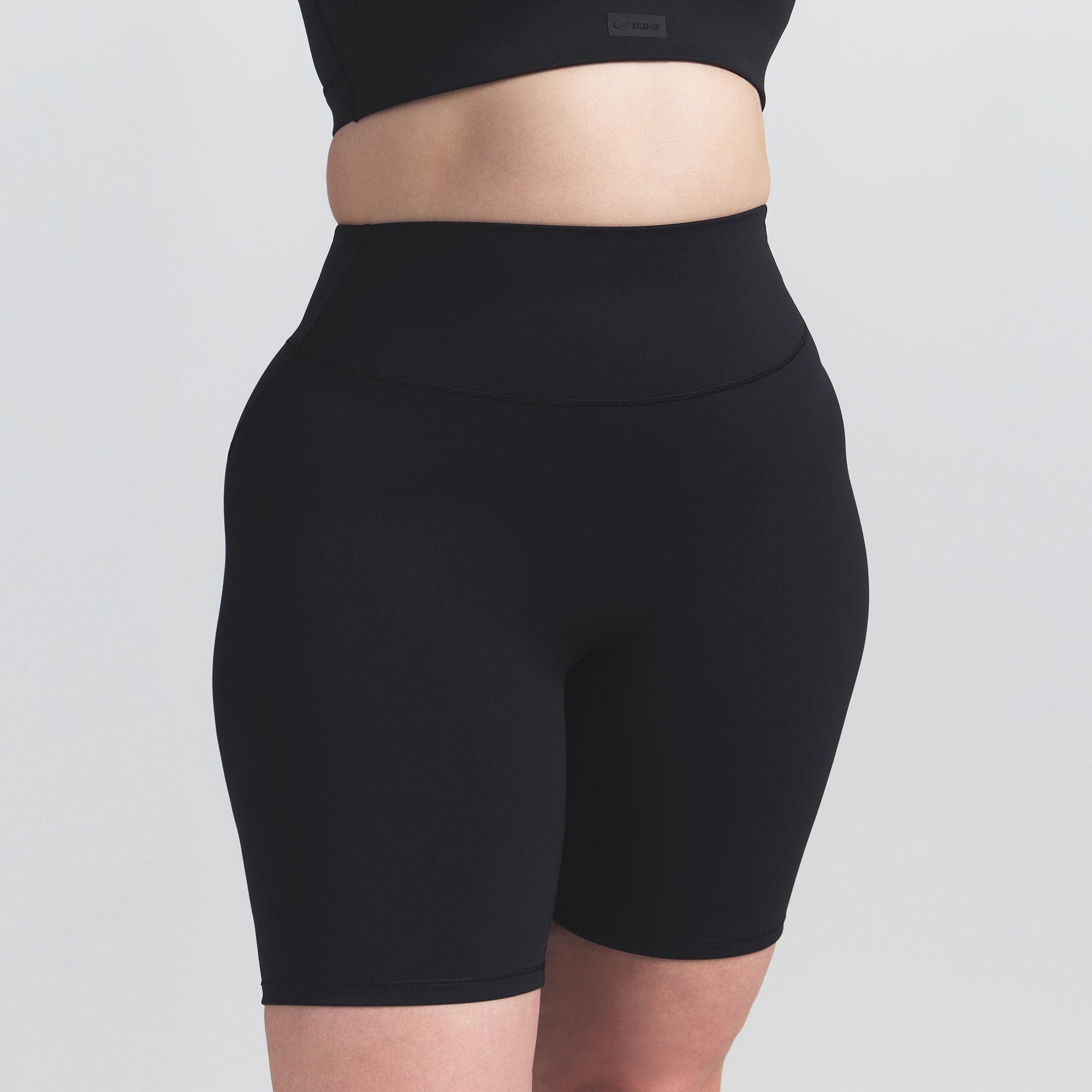 NikeSKIMS MATTE 7″ BIKER SHORT | OBSIDIAN - Sneaker Türkiye