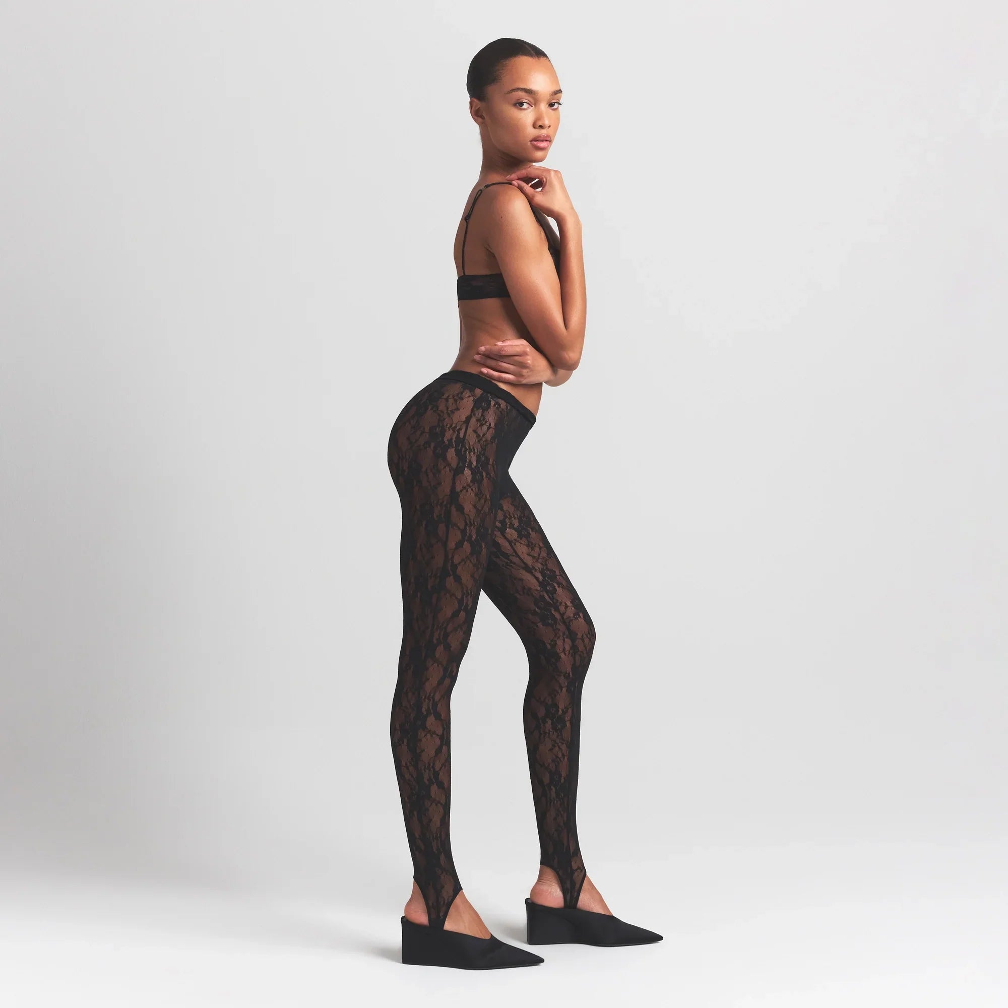 SKIMS STRETCH LACE STIRRUP LEGGING | SOOT - Sneaker Türkiye
