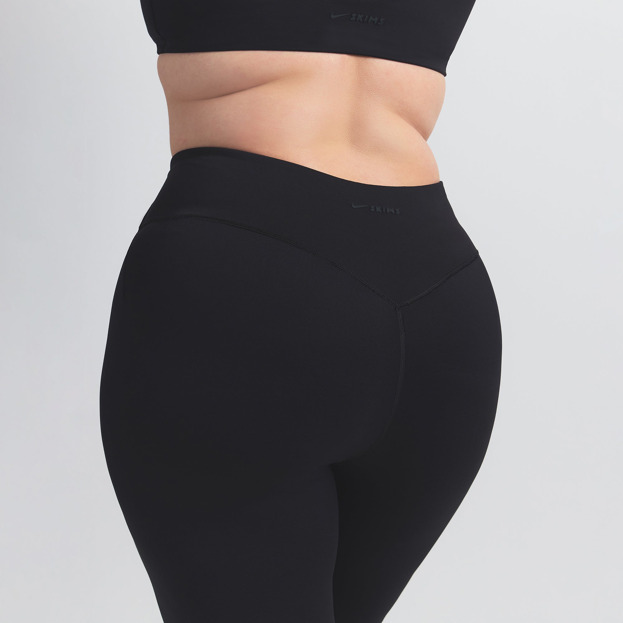 NikeSKIMS MATTE 26″ LEGGING | OBSIDIAN - Sneaker Türkiye