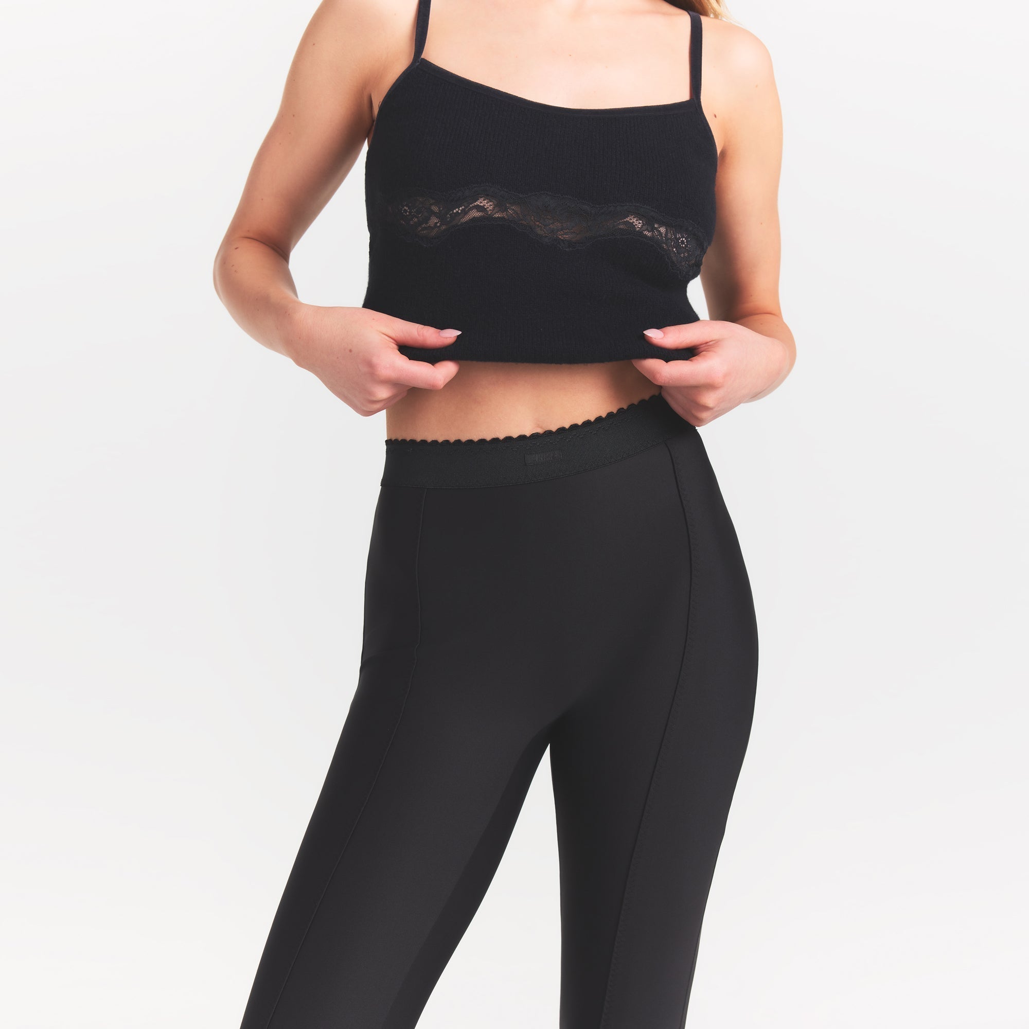 SKIMS BODY HIGH-WAISTED FLARE PANT | ONYX - Sneaker Türkiye