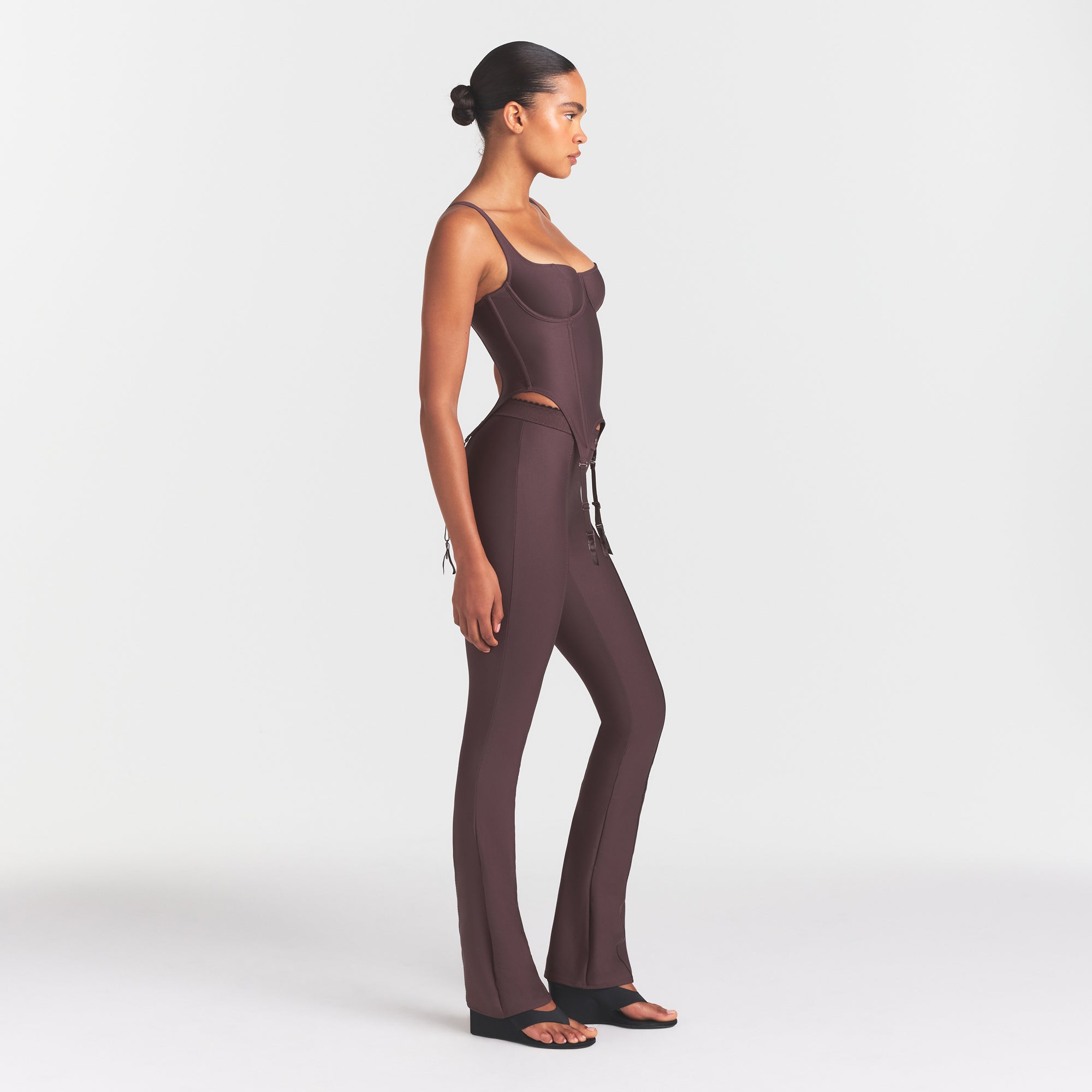 SKIMS BODY HIGH-WAISTED FLARE PANT | RAISIN - Sneaker Türkiye