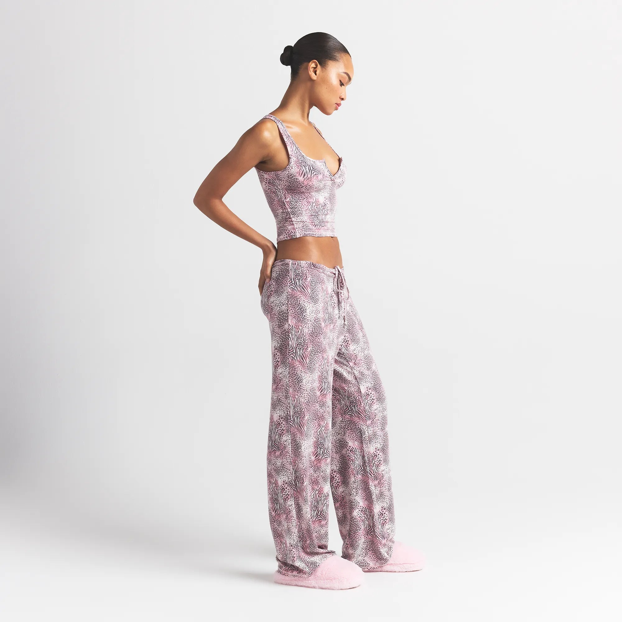 SKIMS SLEEP STRAIGHT LEG PANT | BLOOM MINI MULTI ANIMAL - Sneaker Türkiye