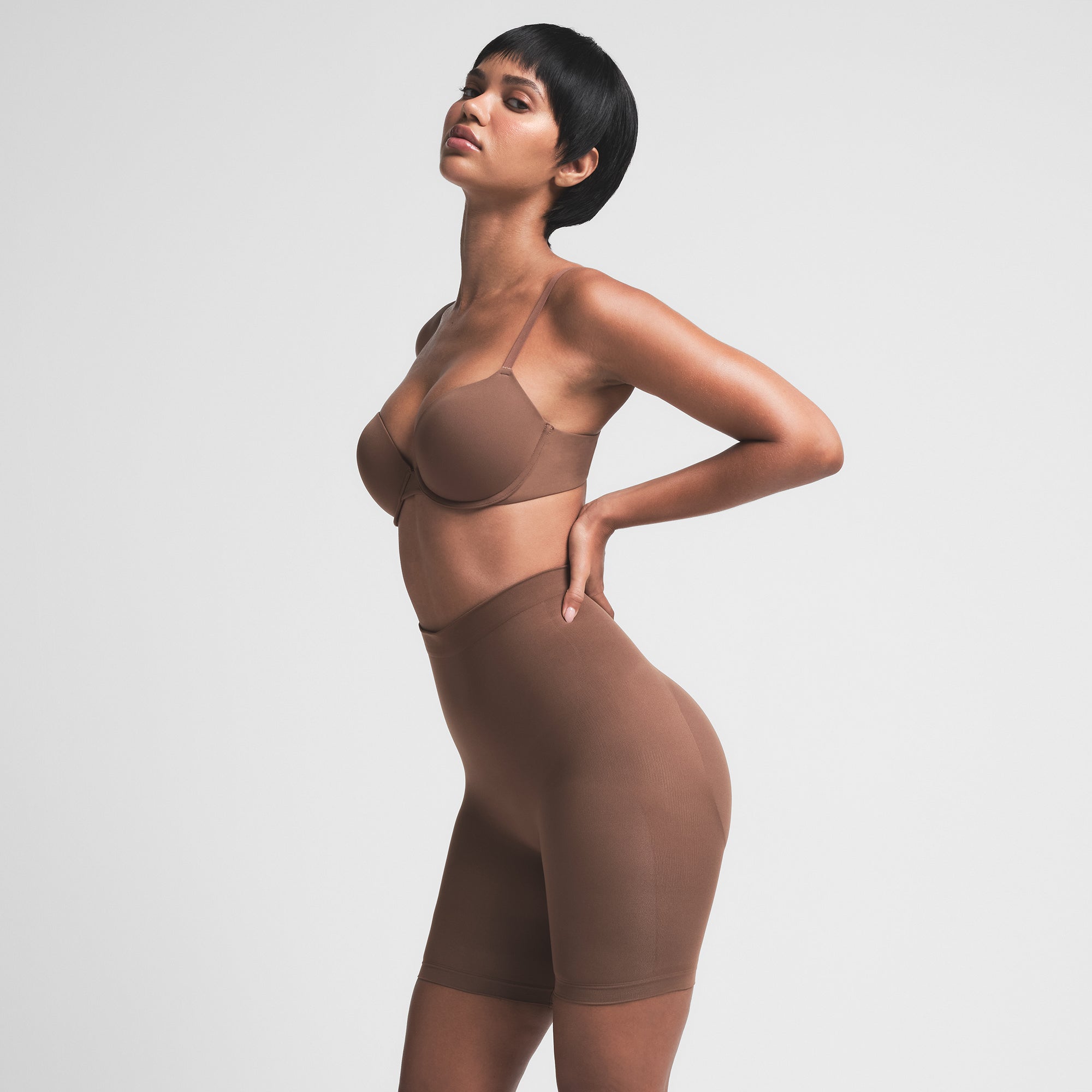 SKIMS SEAMLESS SCULPT MID THIGH SHORT | JASPER - Sneaker Türkiye