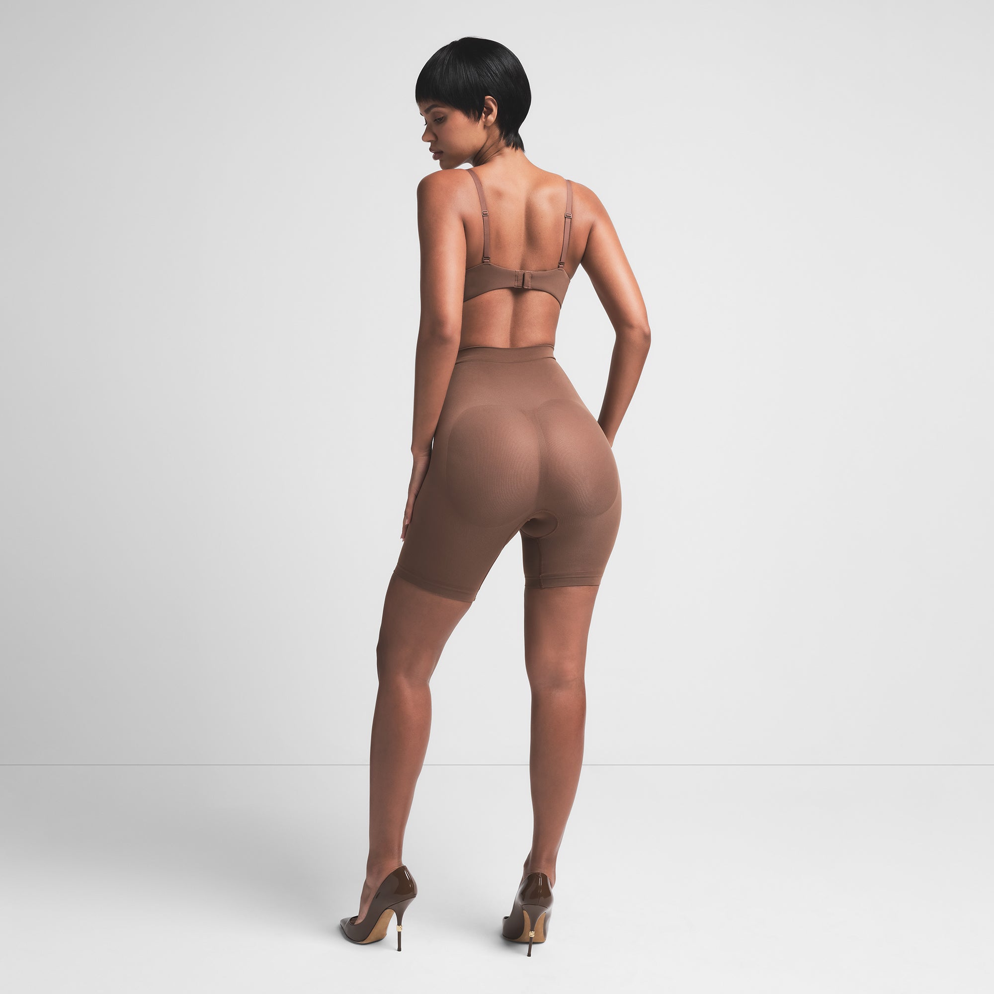 SKIMS SEAMLESS SCULPT MID THIGH SHORT | JASPER - Sneaker Türkiye