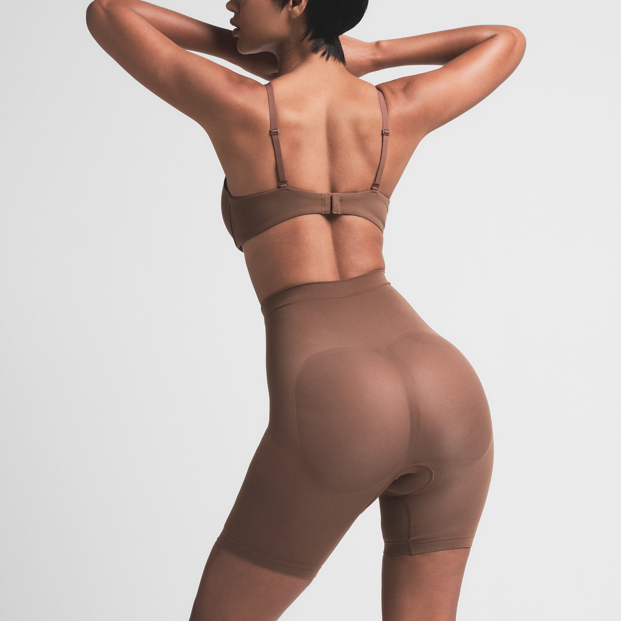 SKIMS SEAMLESS SCULPT MID THIGH SHORT | JASPER - Sneaker Türkiye