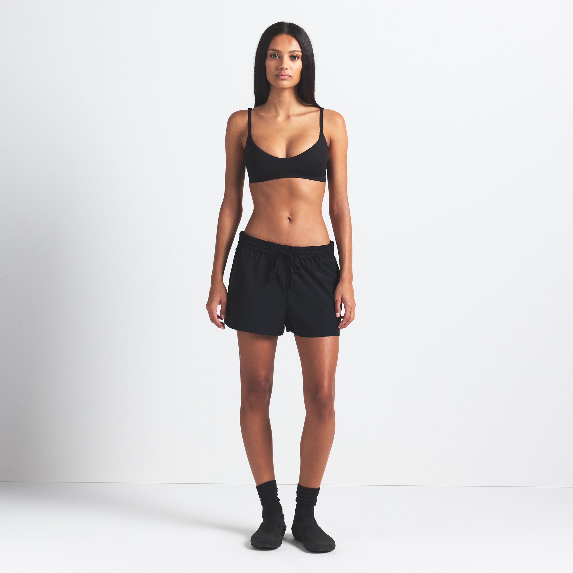 NikeSKIMS WOVEN NYLON 5″ TRACK SHORT | OBSIDIAN - Sneaker Türkiye