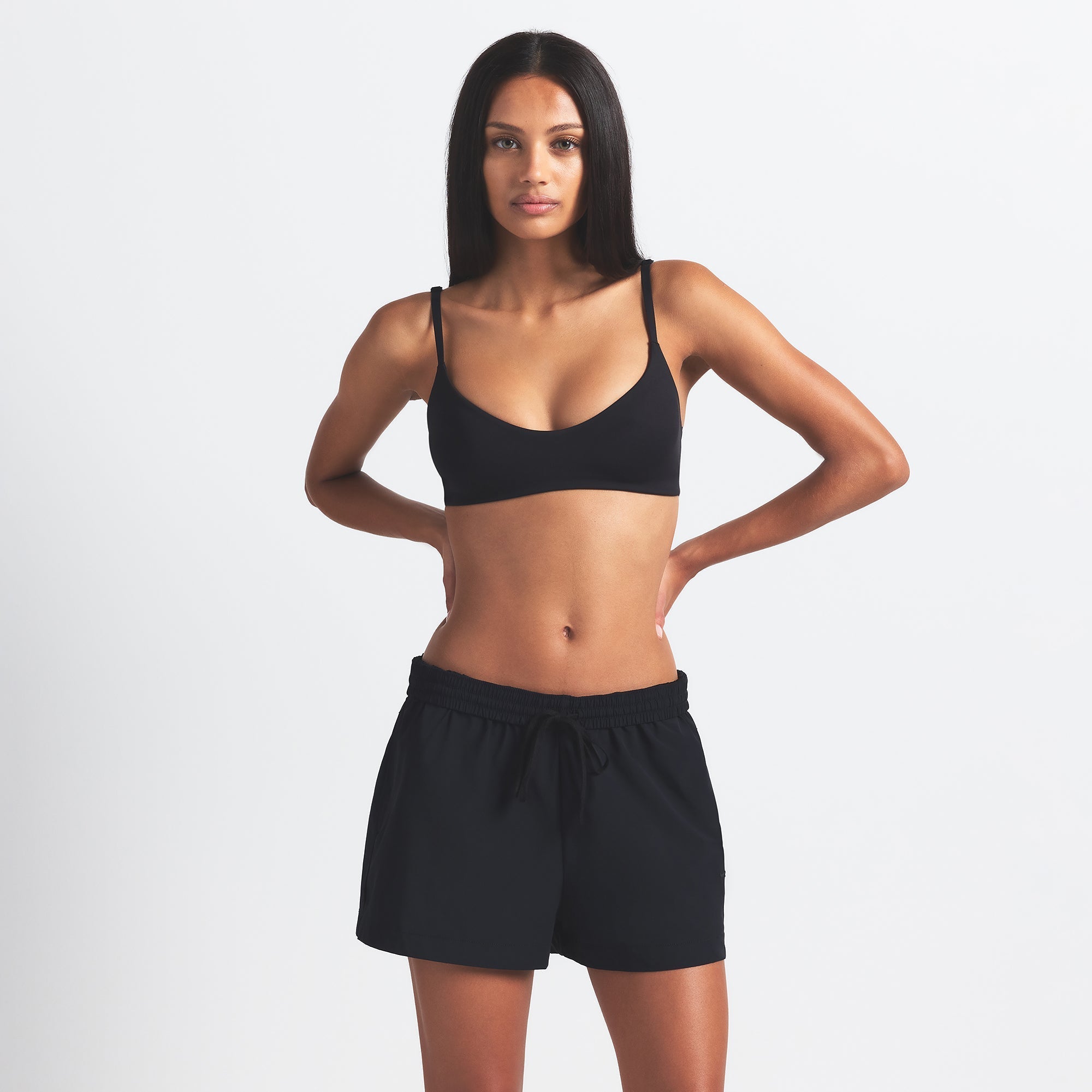 NikeSKIMS WOVEN NYLON 5″ TRACK SHORT | OBSIDIAN - Sneaker Türkiye
