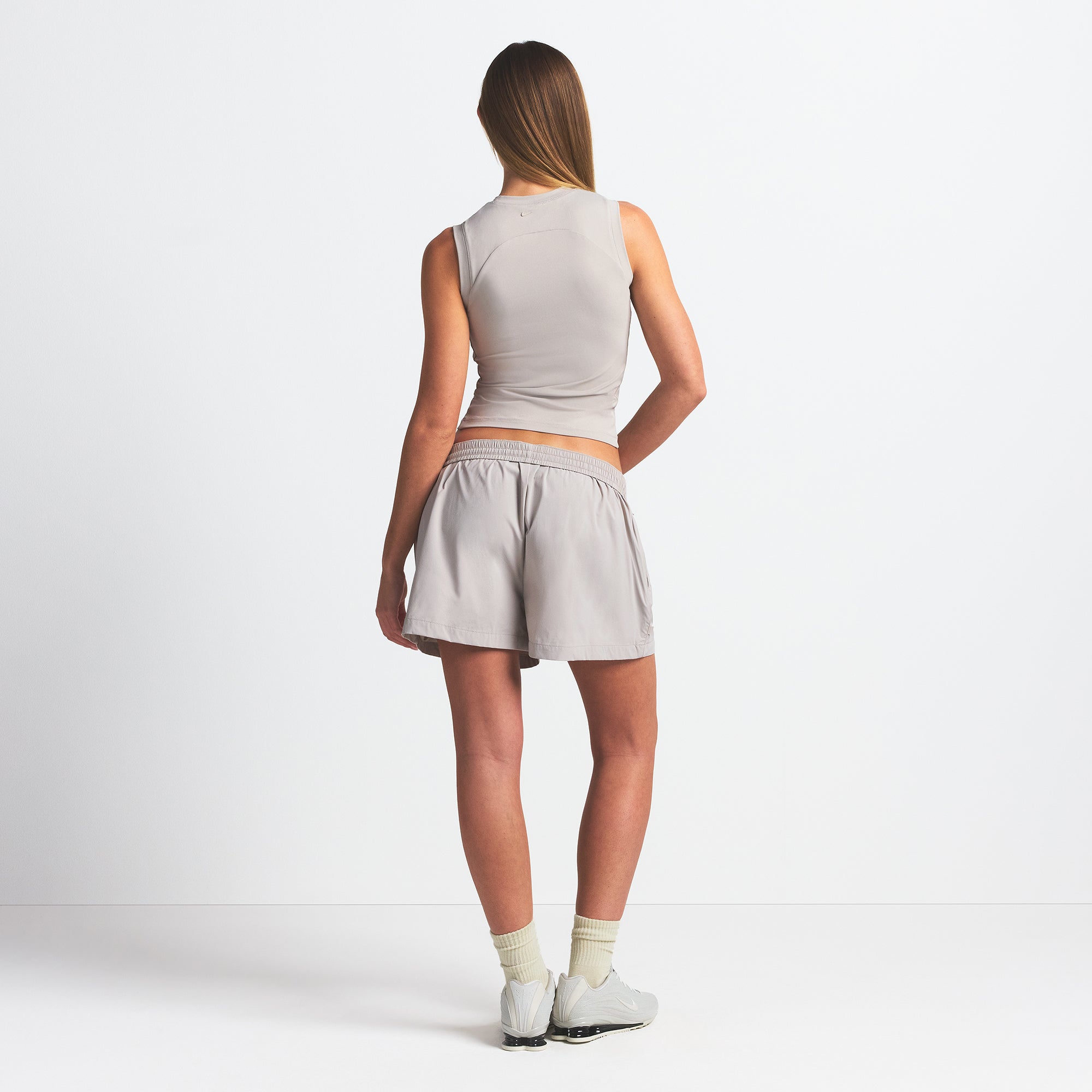 NikeSKIMS WOVEN NYLON 5″ TRACK SHORT | STONE - Sneaker Türkiye