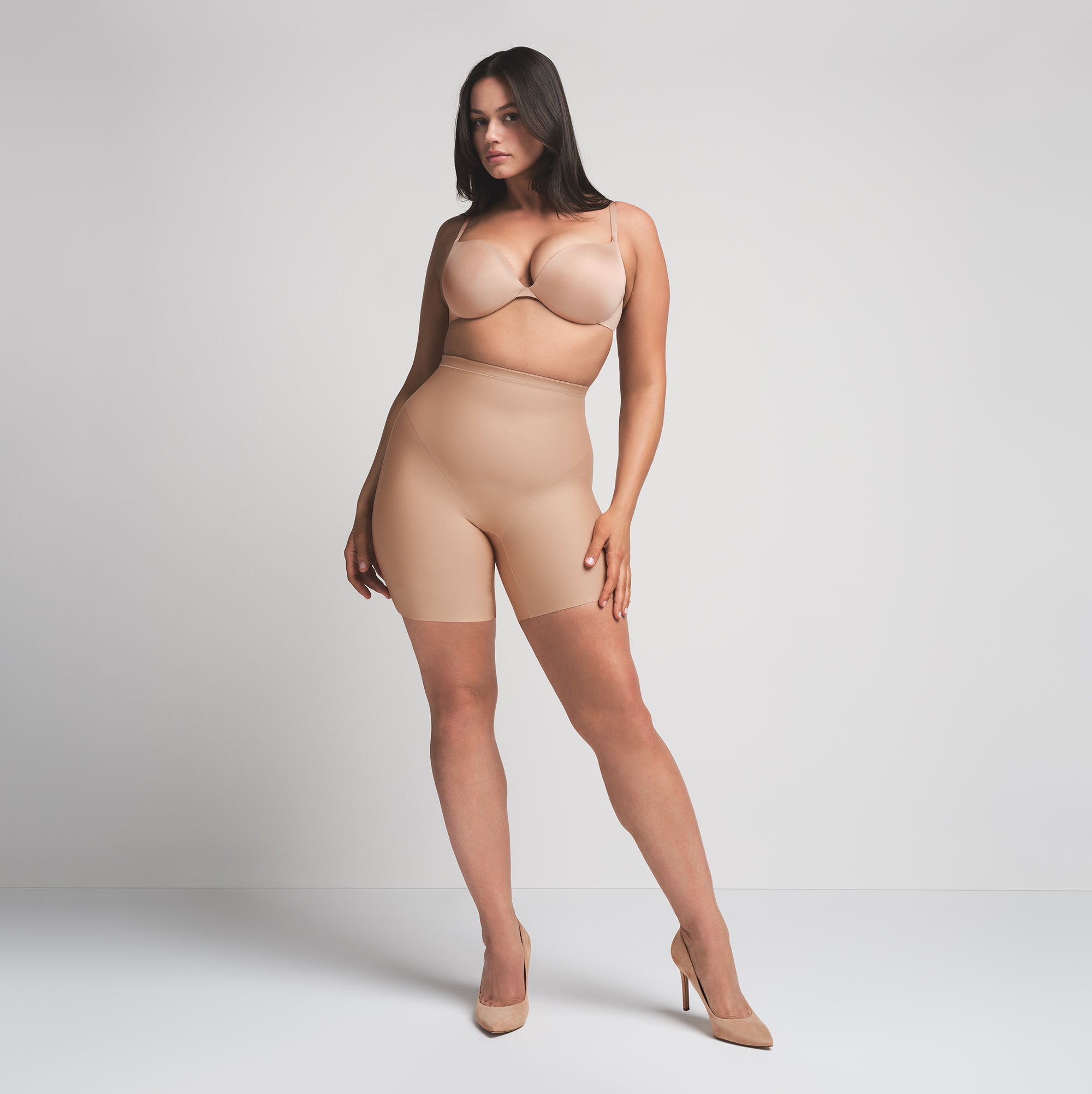 SKIMS BODY CORE SCULPT MID RISE SHORT | CLAY - Sneaker Türkiye