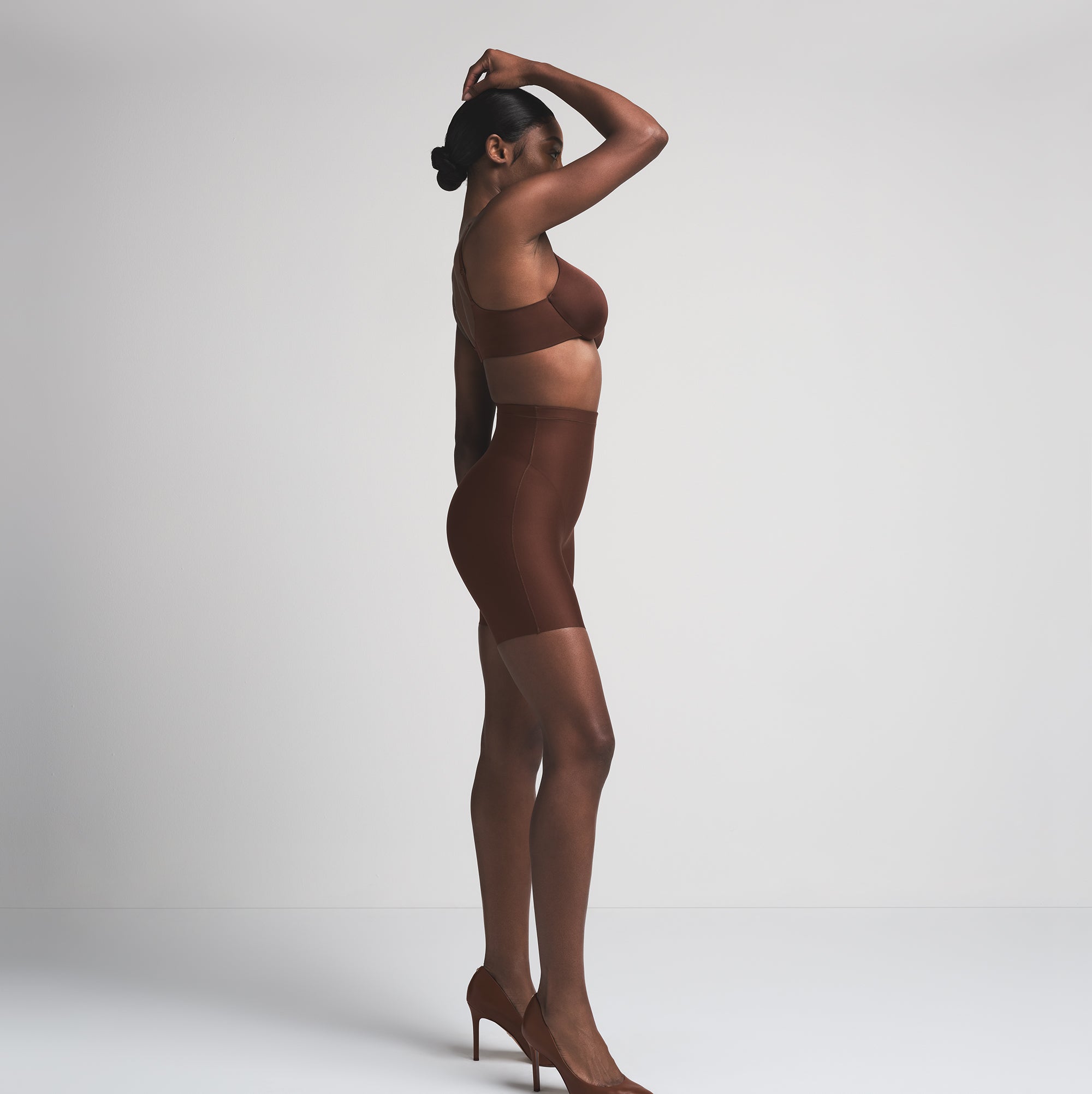 SKIMS BODY CORE SCULPT MID RISE SHORT | COCOA - Sneaker Türkiye