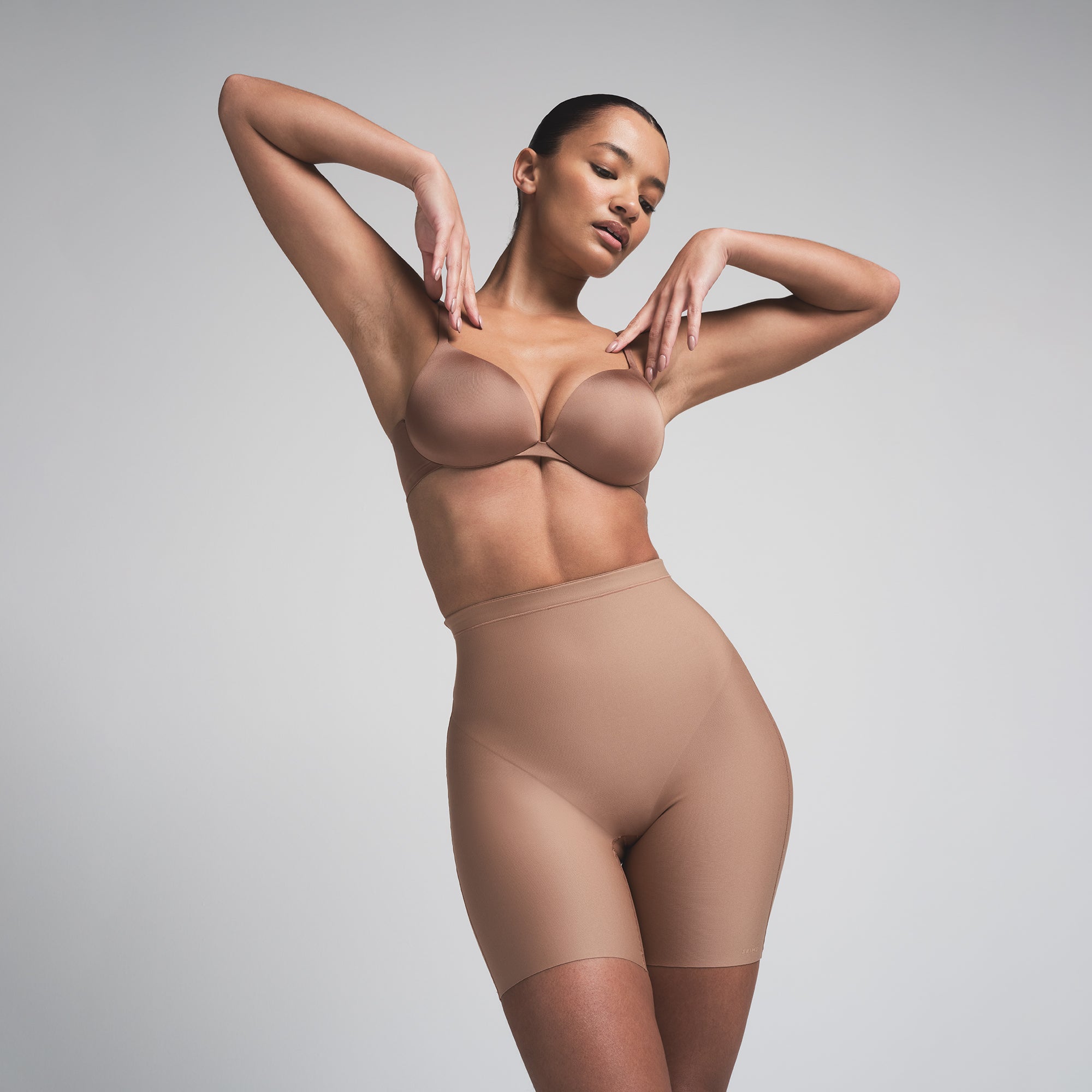 SKIMS BODY CORE SCULPT MID RISE SHORT | SIENNA - Sneaker Türkiye