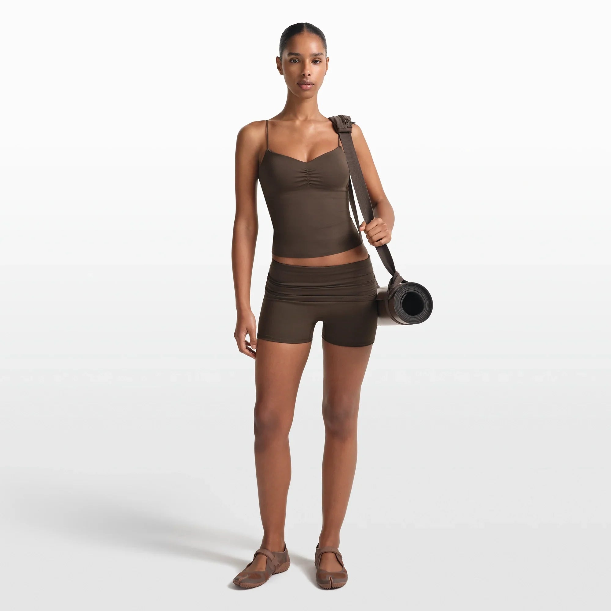 NikeSKIMS MATTE 3″ FOLDOVER SHORT | DARK SEPIA - Sneaker Türkiye