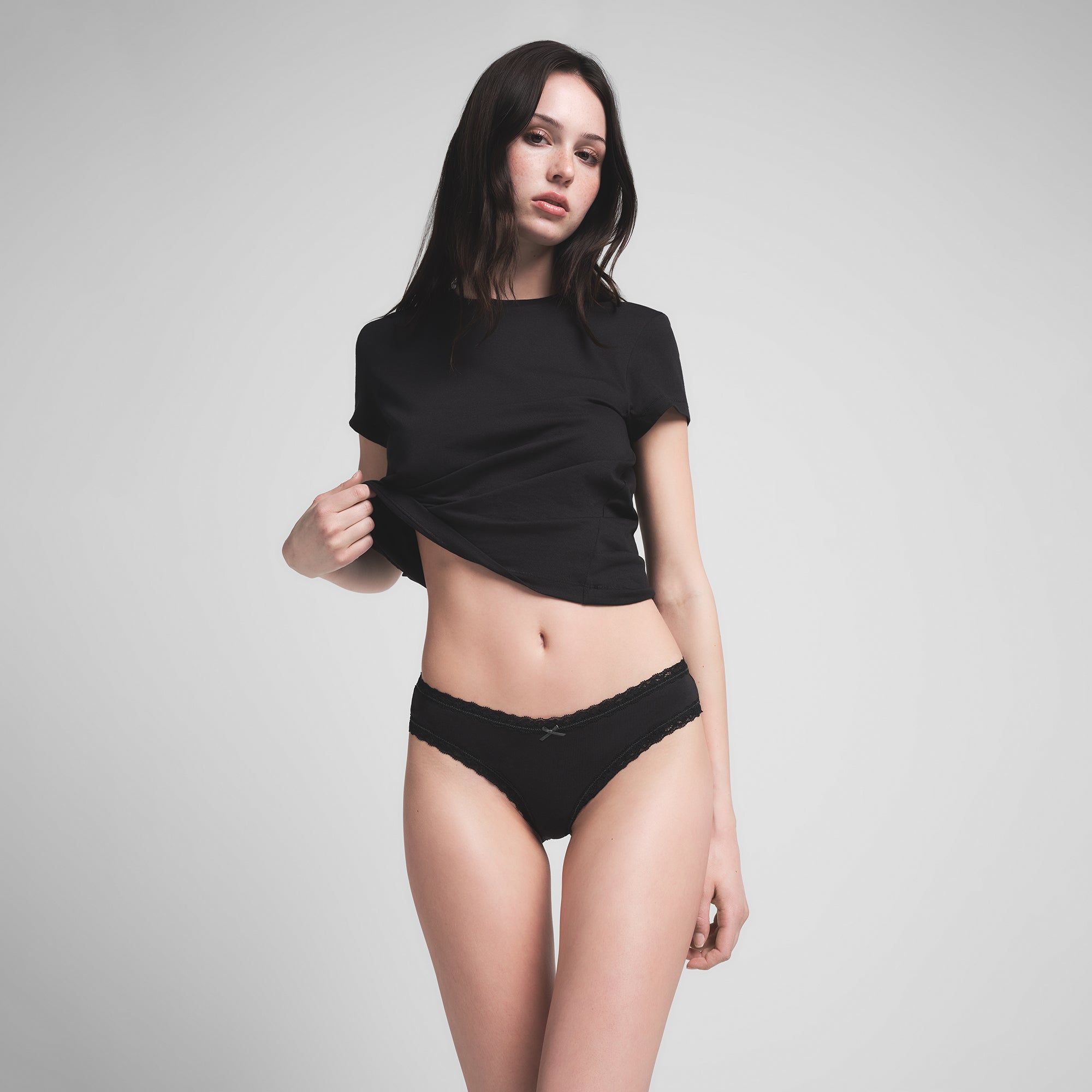 SKIMS LIGHTWEIGHT COTTON LACE BRIEF | SOOT - Sneaker Türkiye
