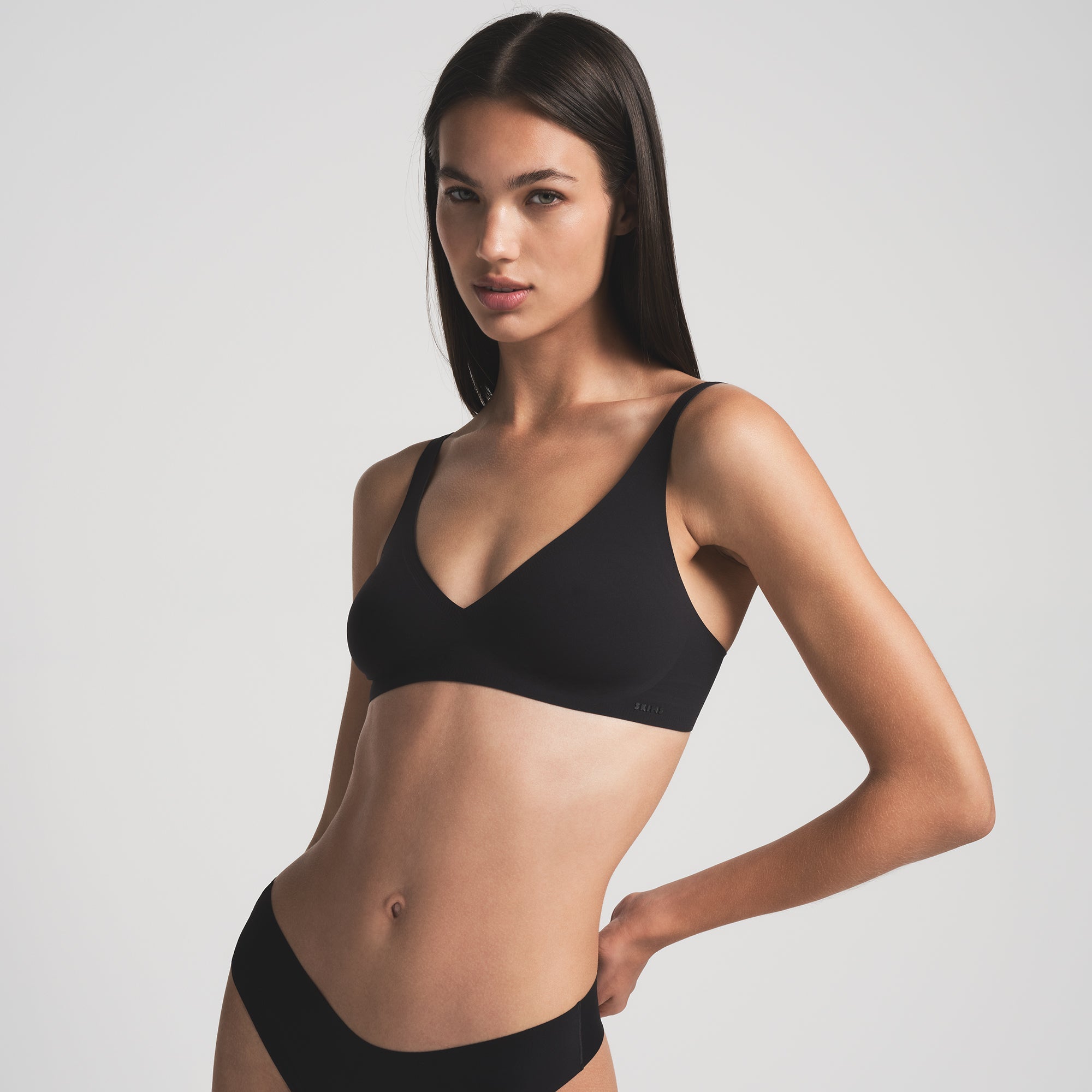 SKIMS NAKED PLUNGE BRALETTE | ONYX - Sneaker Türkiye