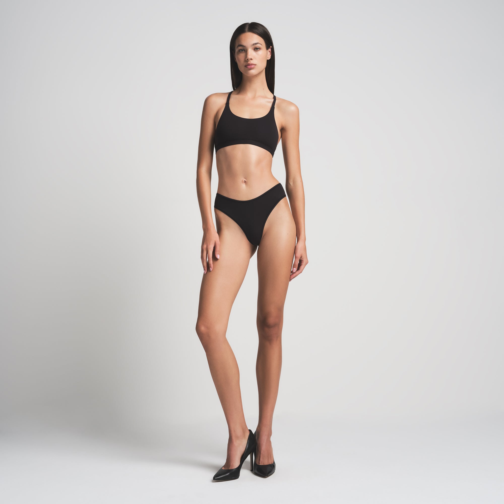 SKIMS FITS EVERYBODY RACERBACK SCOOP BRALETTE | ONYX - Sneaker Türkiye