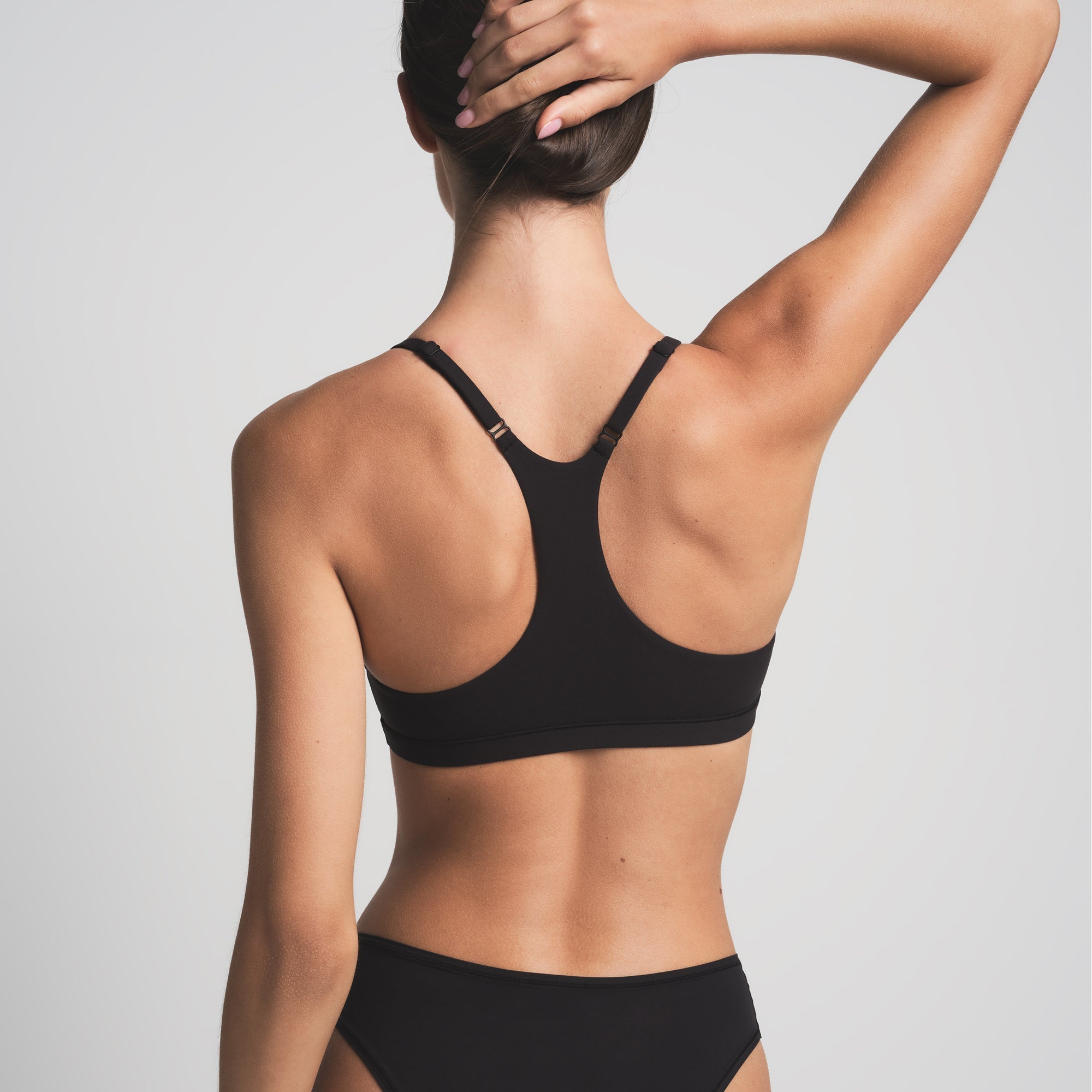 SKIMS FITS EVERYBODY RACERBACK SCOOP BRALETTE | ONYX - Sneaker Türkiye