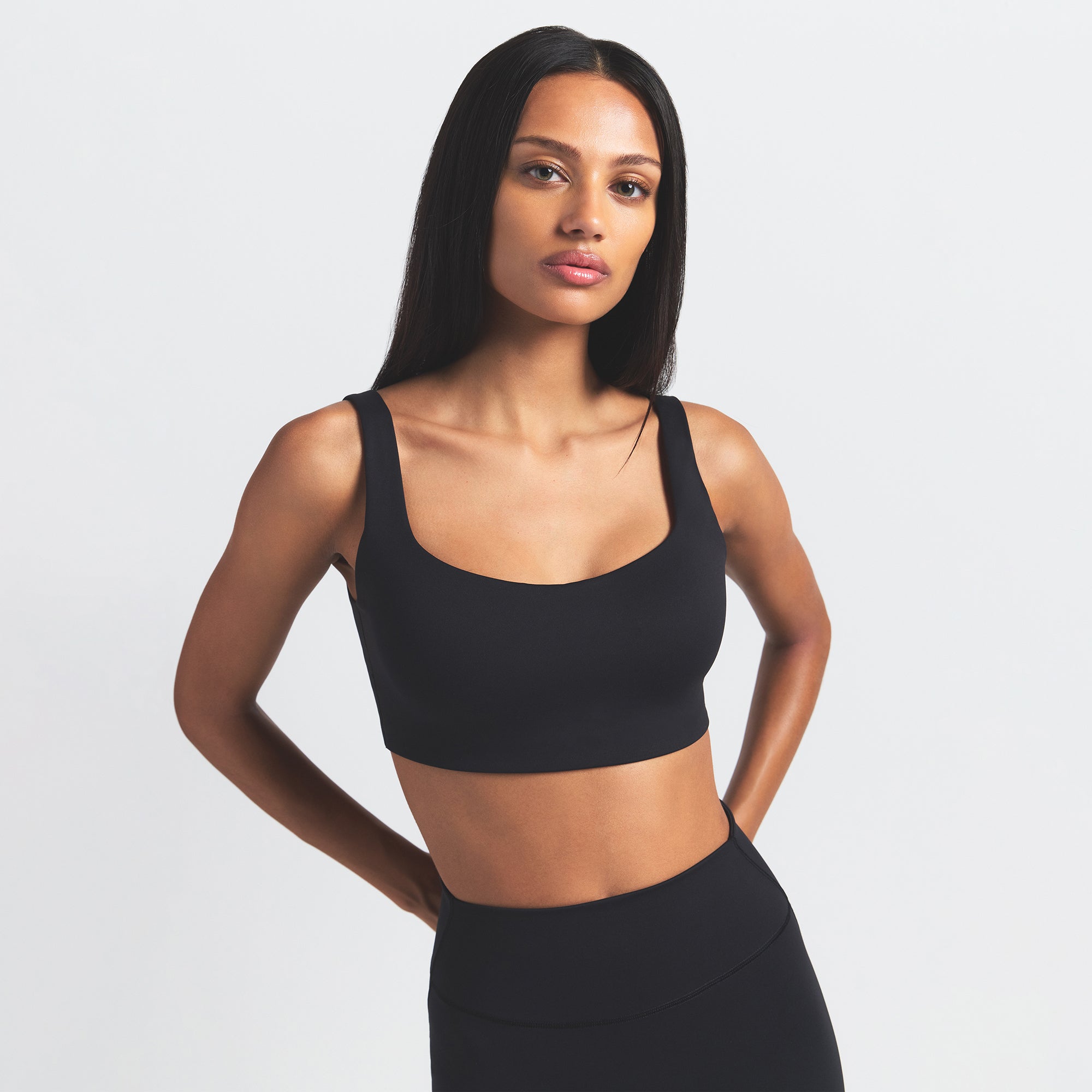 NikeSKIMS MATTE SCOOP NECK BRA | OBSIDIAN - Sneaker Türkiye
