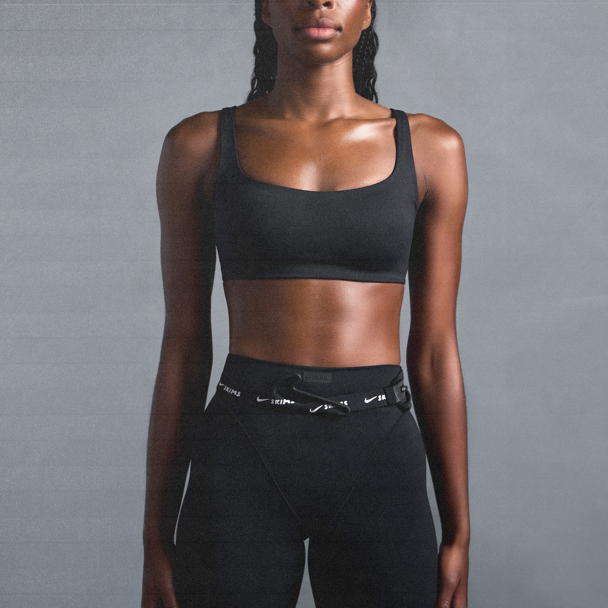 NikeSKIMS MATTE SCOOP NECK BRA | OBSIDIAN - Sneaker Türkiye